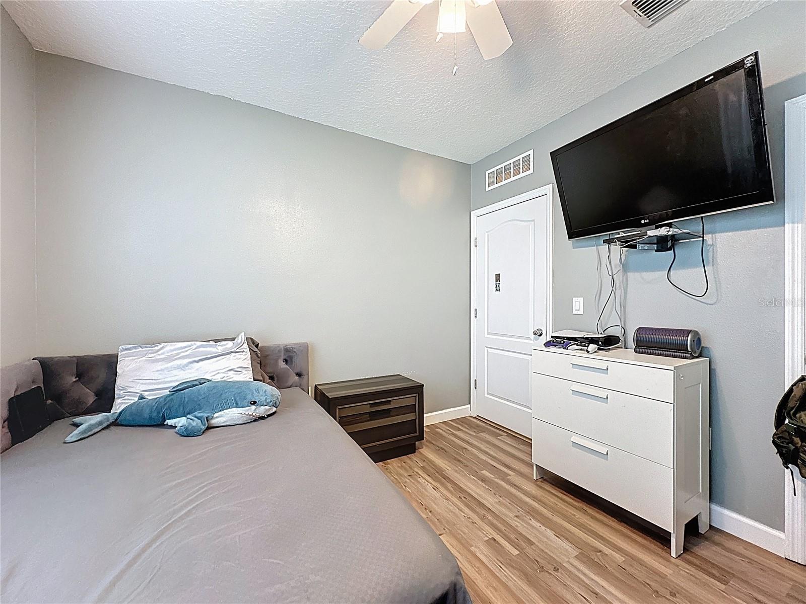 Image 8 of 40 For 368 Aberdeen Drive