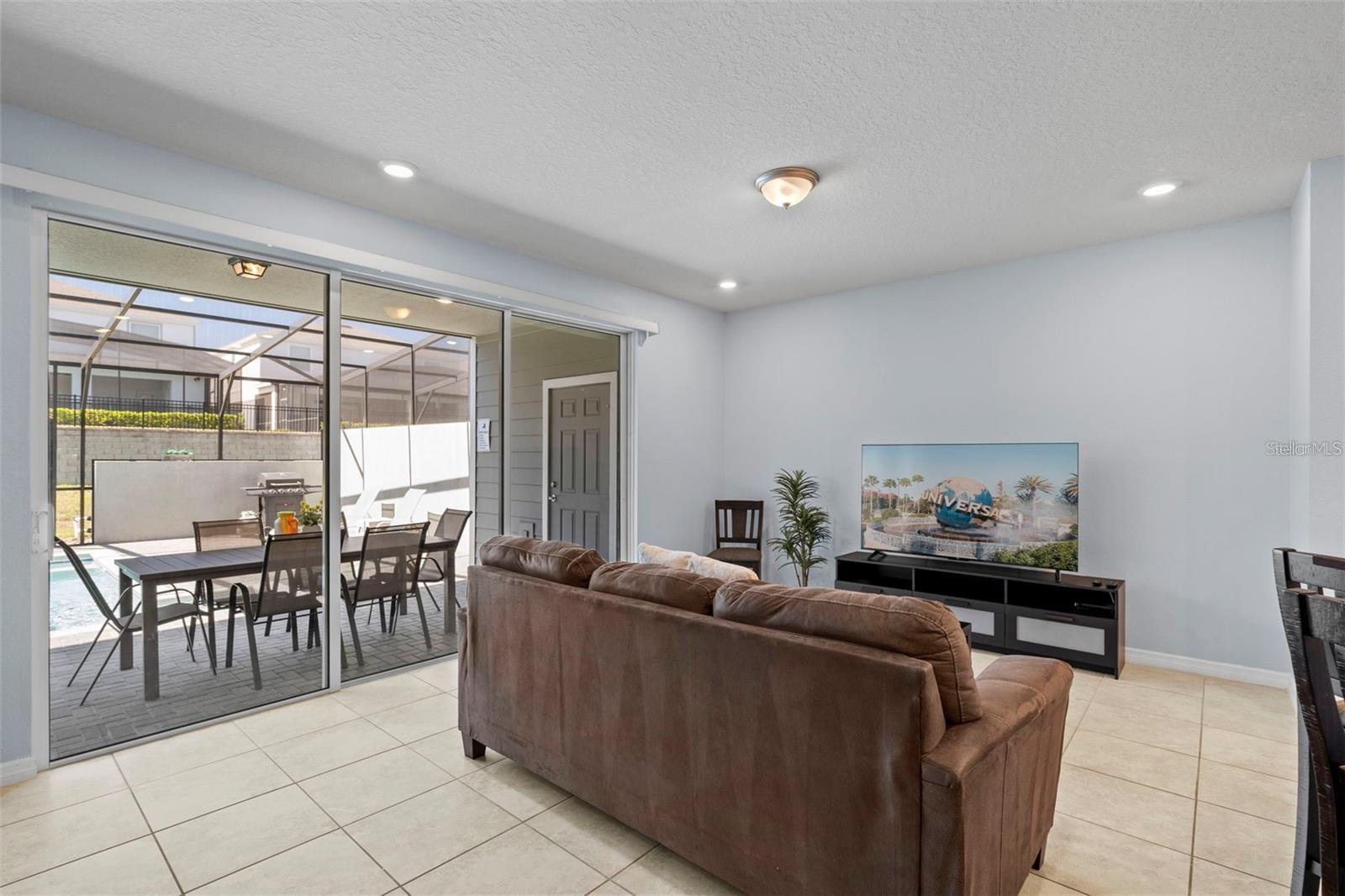 Image 12 of 58 For 926 Paradise Drive