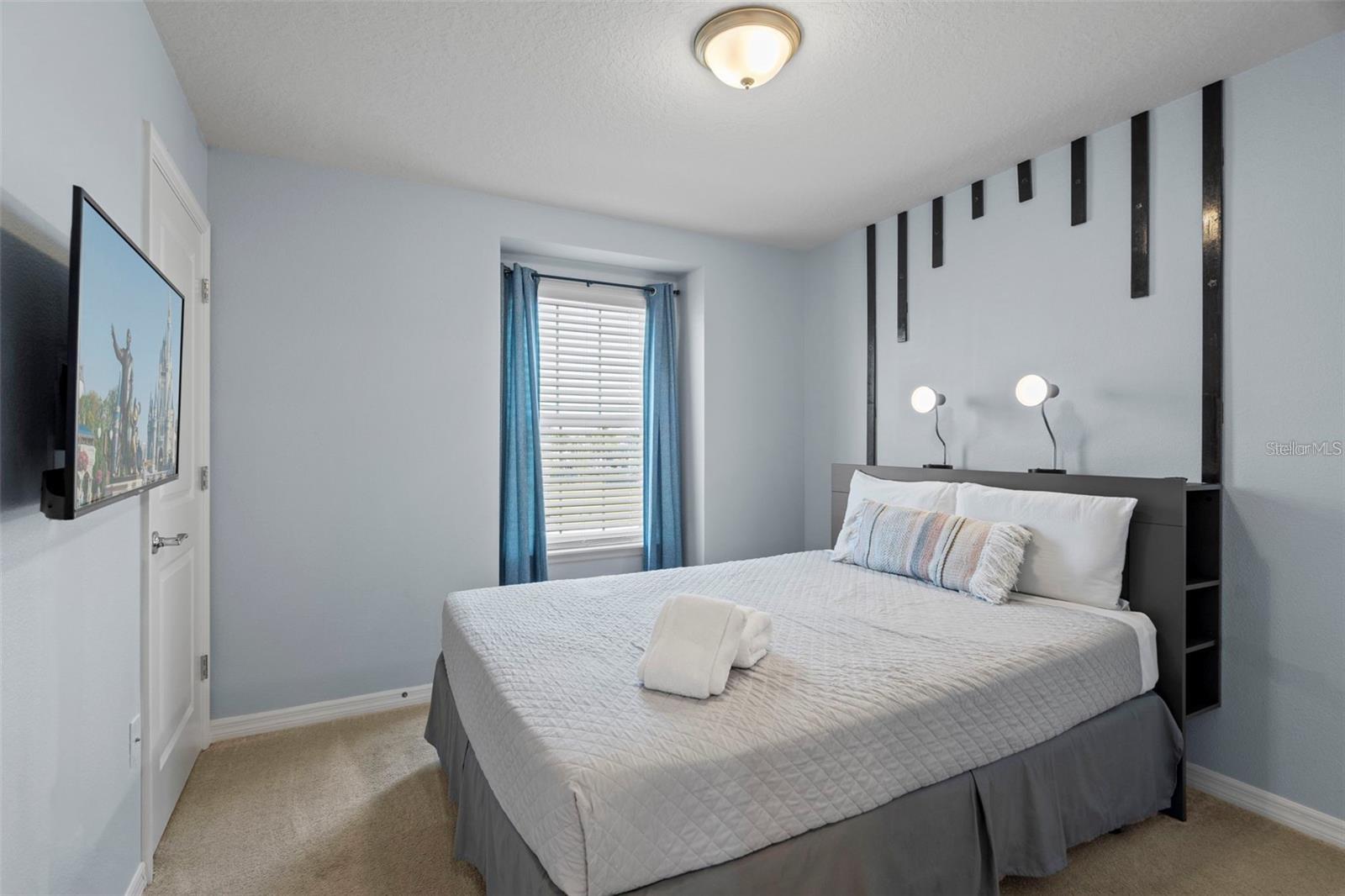 Image 23 of 58 For 926 Paradise Drive