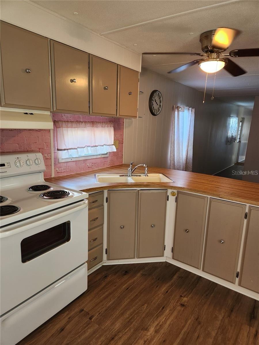 Image 22 of 43 For 3896 Picciola Road 371