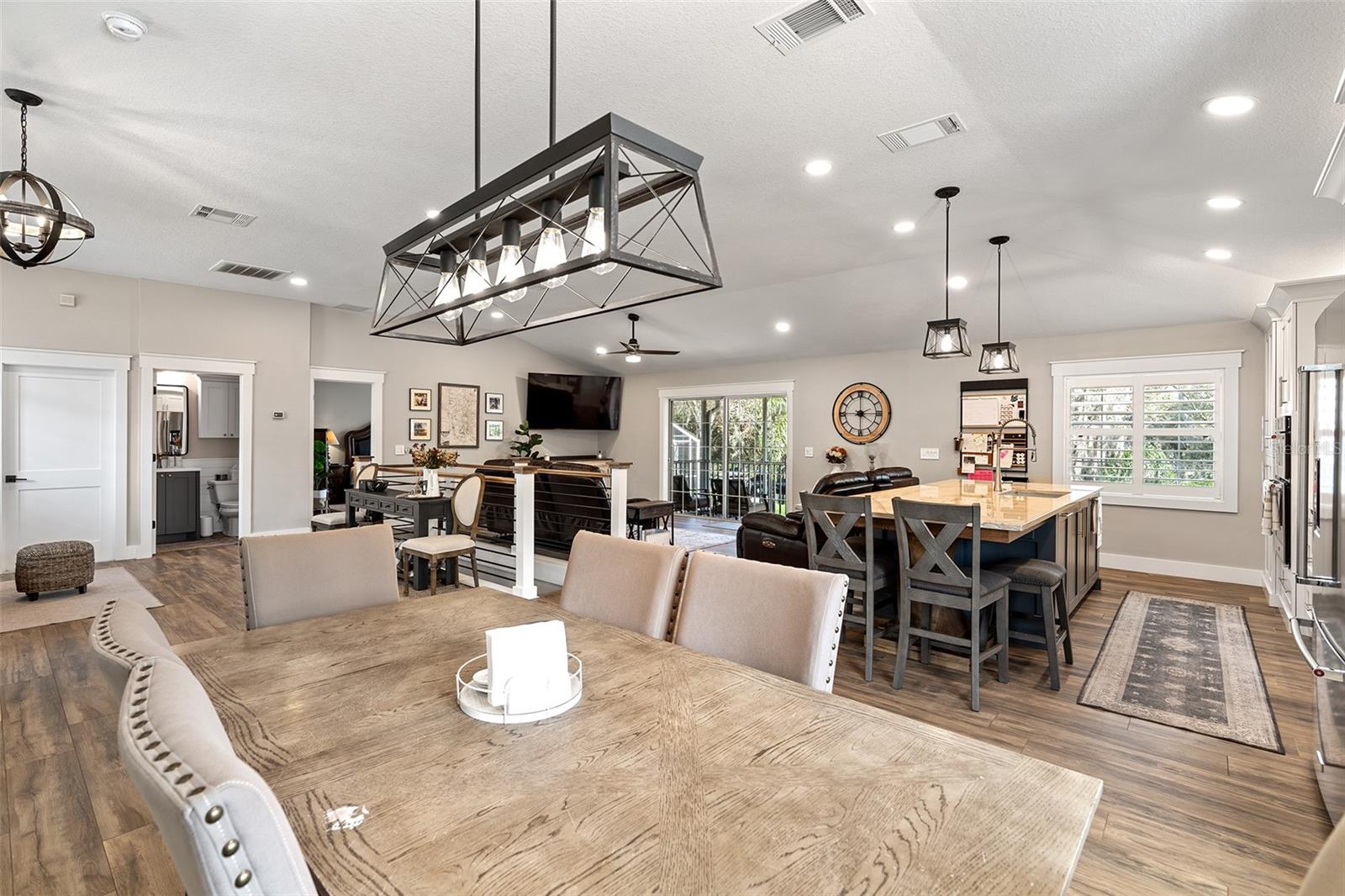 Image 10 of 37 For 11812 Lakeshore Drive