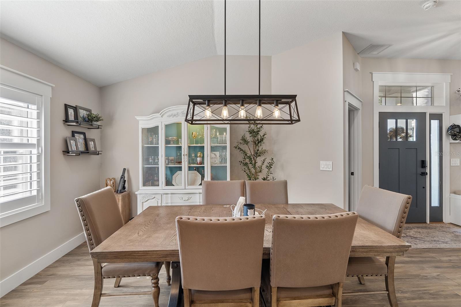 Image 14 of 37 For 11812 Lakeshore Drive