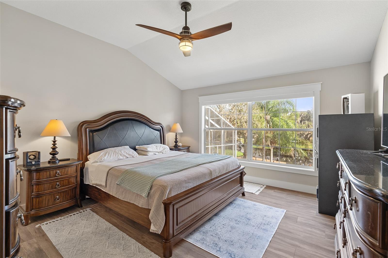 Image 18 of 37 For 11812 Lakeshore Drive