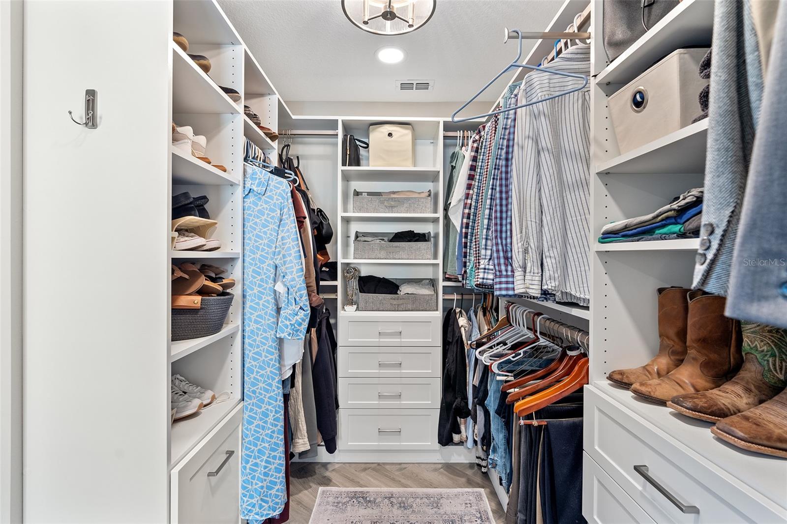 Image 19 of 37 For 11812 Lakeshore Drive