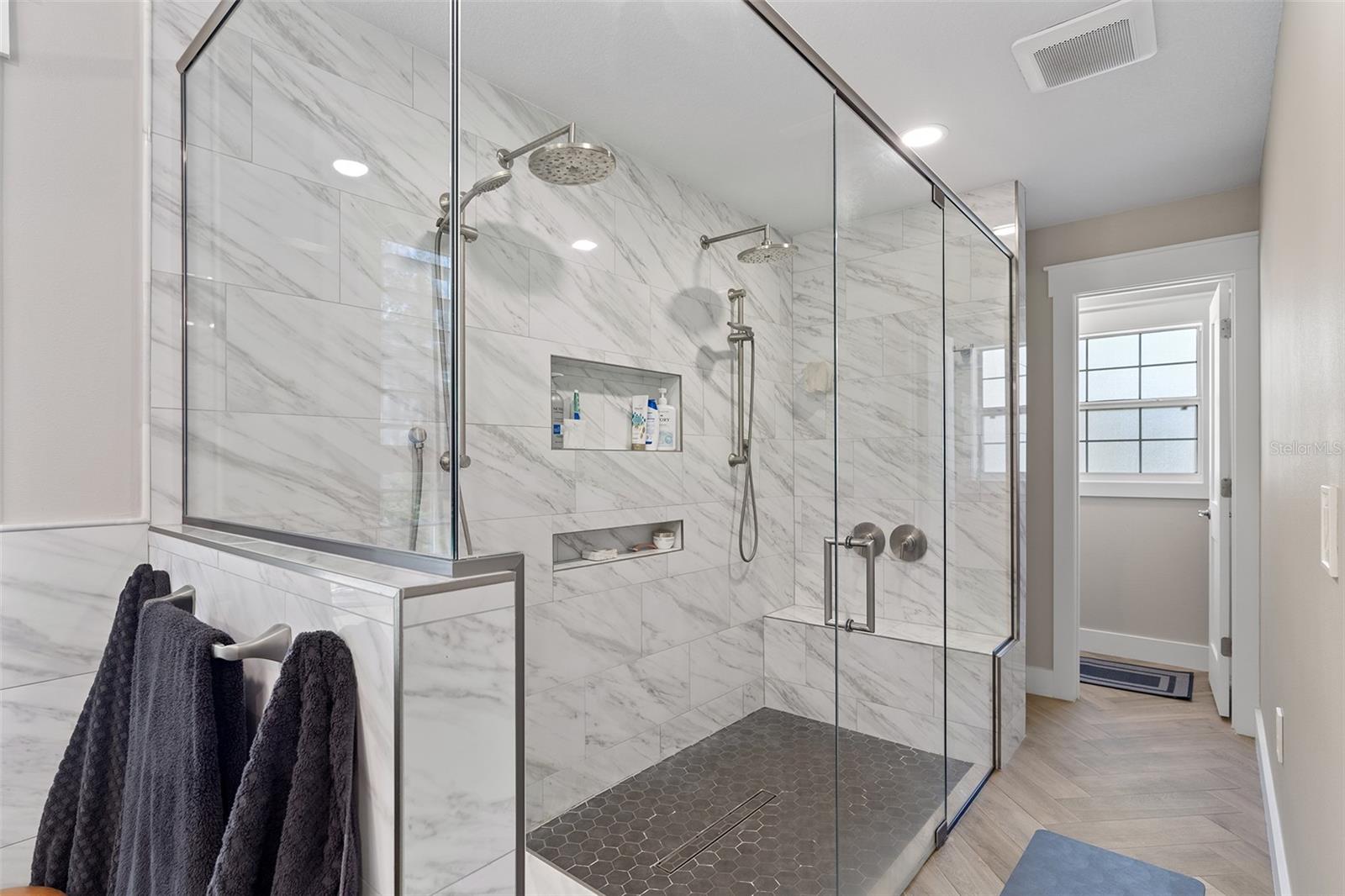 Image 22 of 37 For 11812 Lakeshore Drive