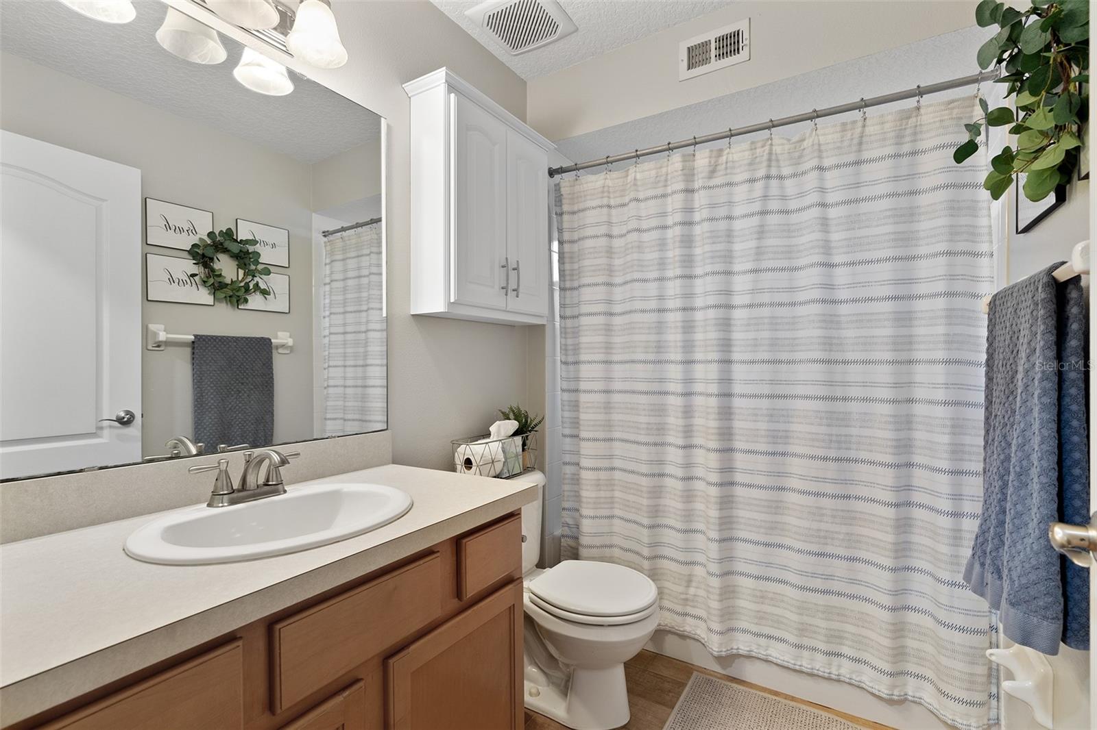 Image 30 of 37 For 11812 Lakeshore Drive