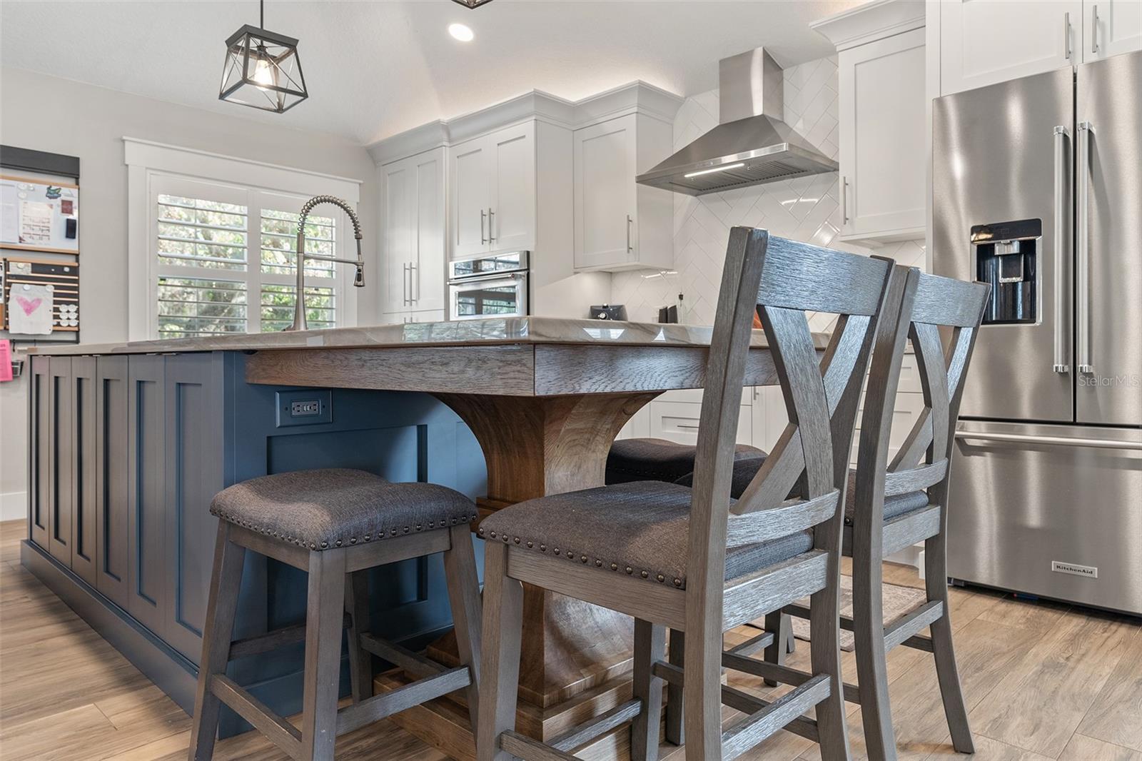 Image 8 of 37 For 11812 Lakeshore Drive