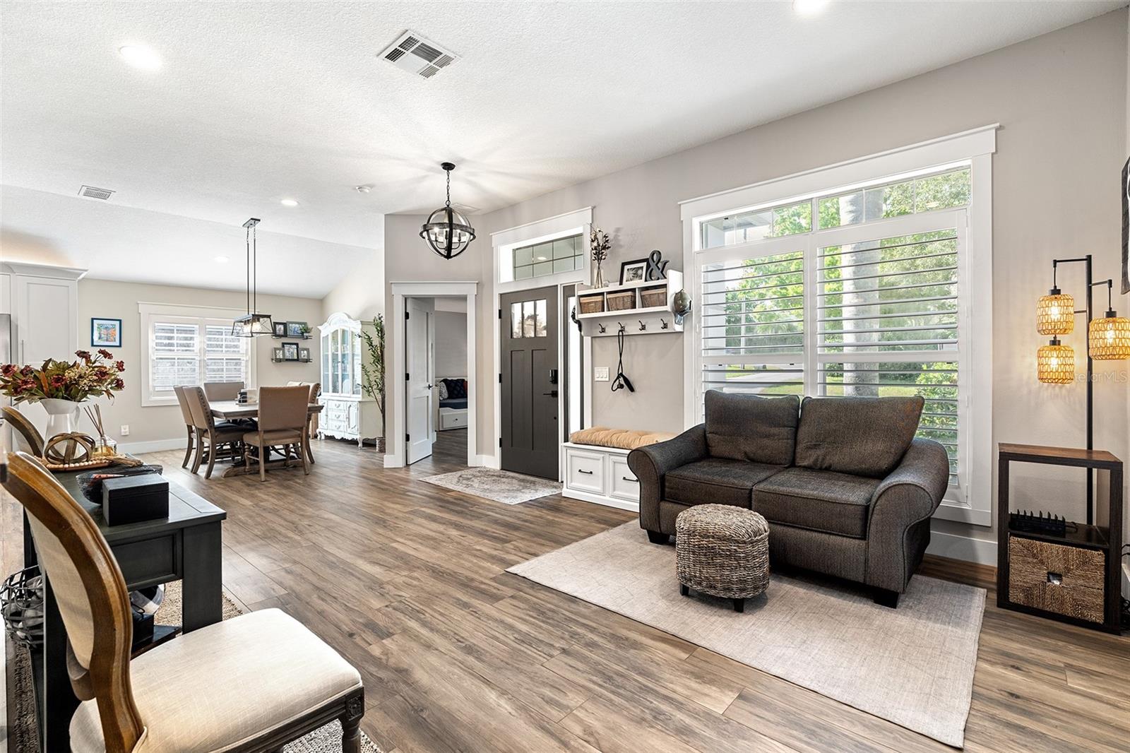 Image 9 of 37 For 11812 Lakeshore Drive