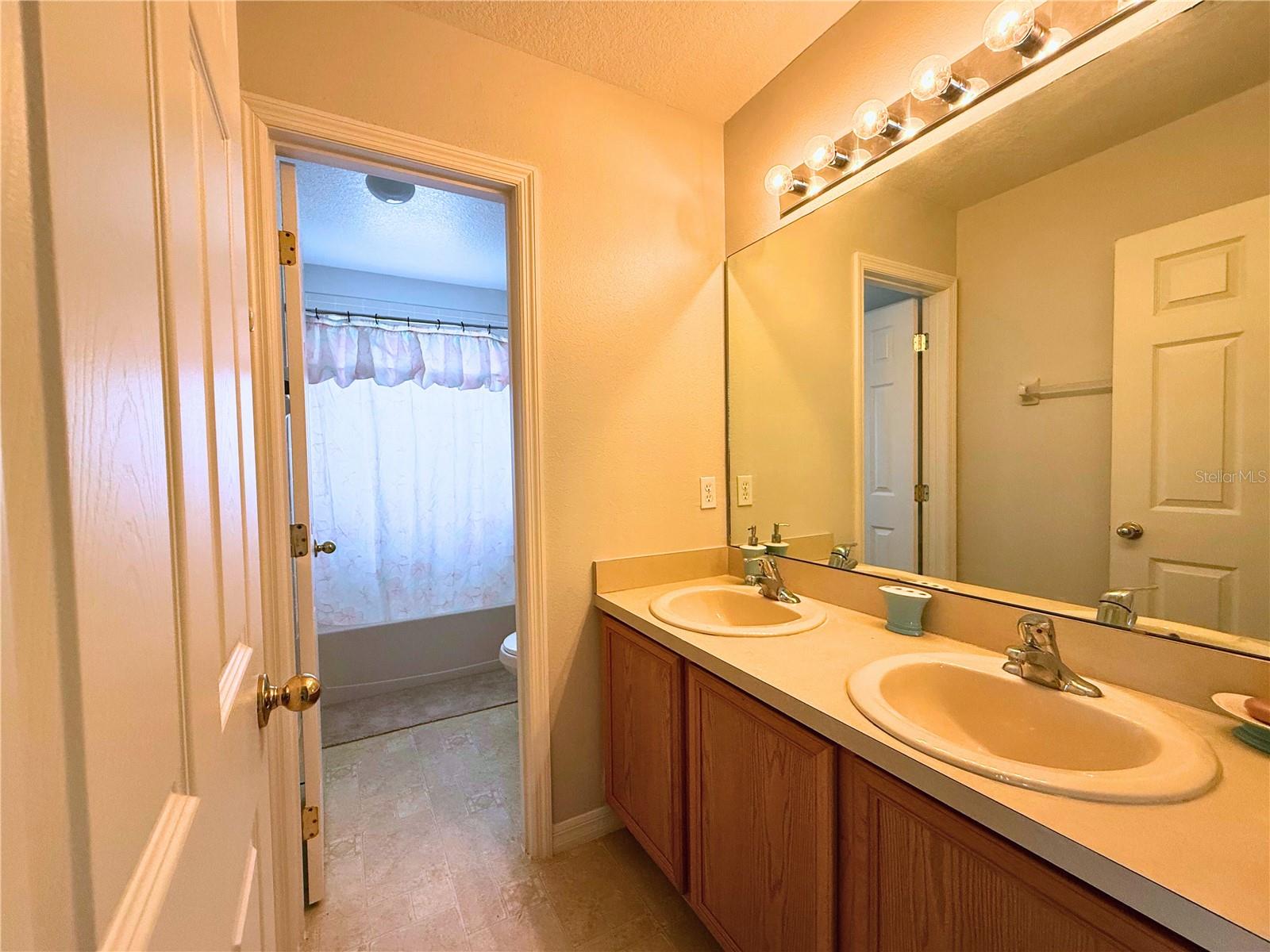 Image 17 of 27 For 1964 Michigan Court