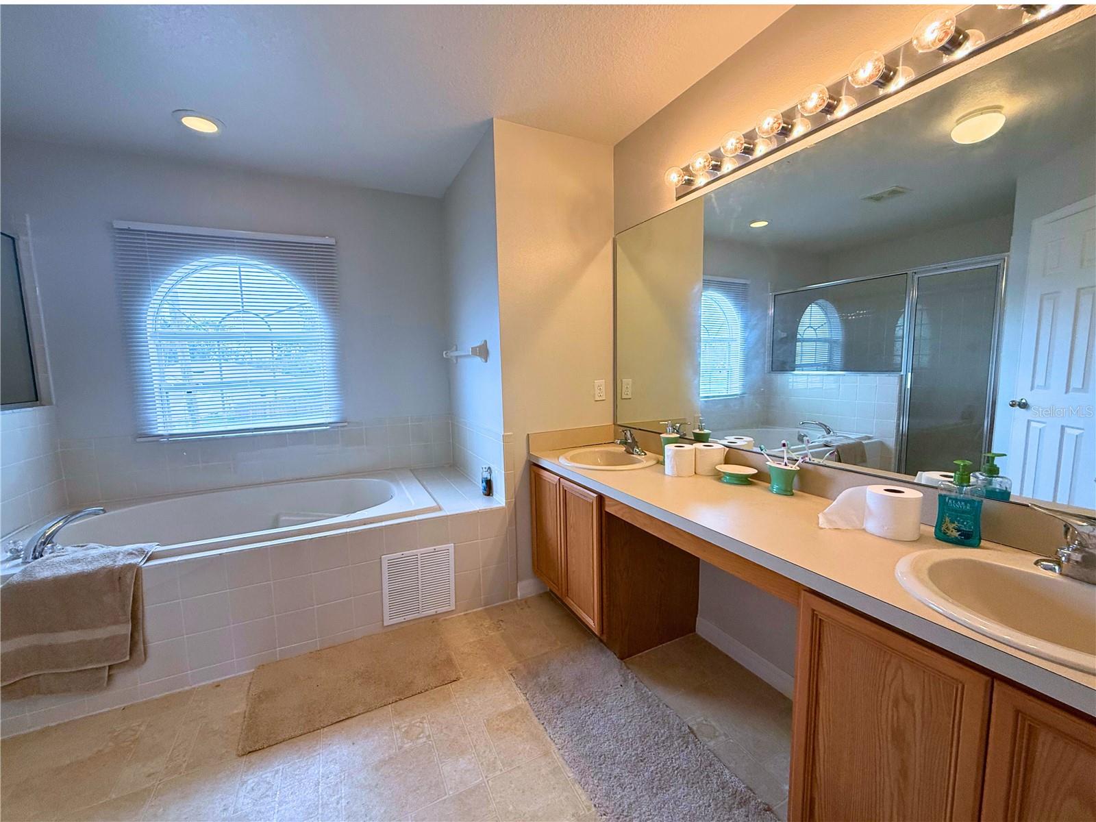 Image 21 of 27 For 1964 Michigan Court