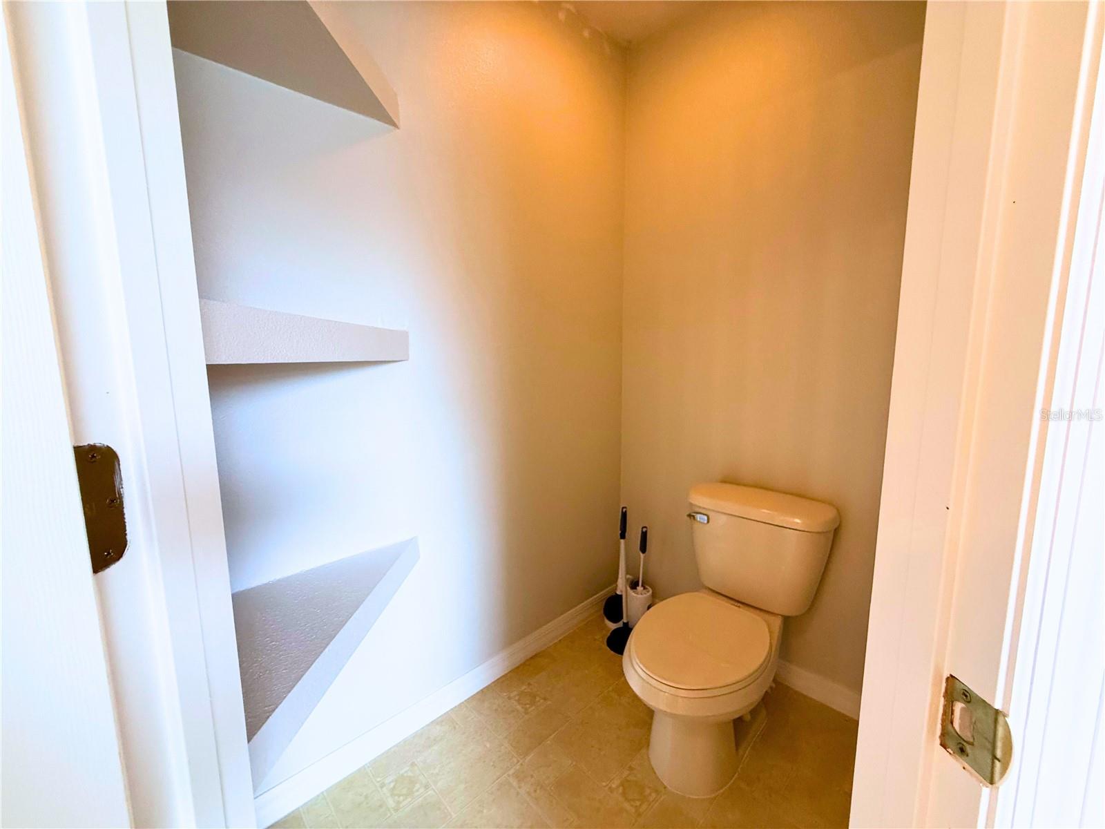 Image 23 of 27 For 1964 Michigan Court