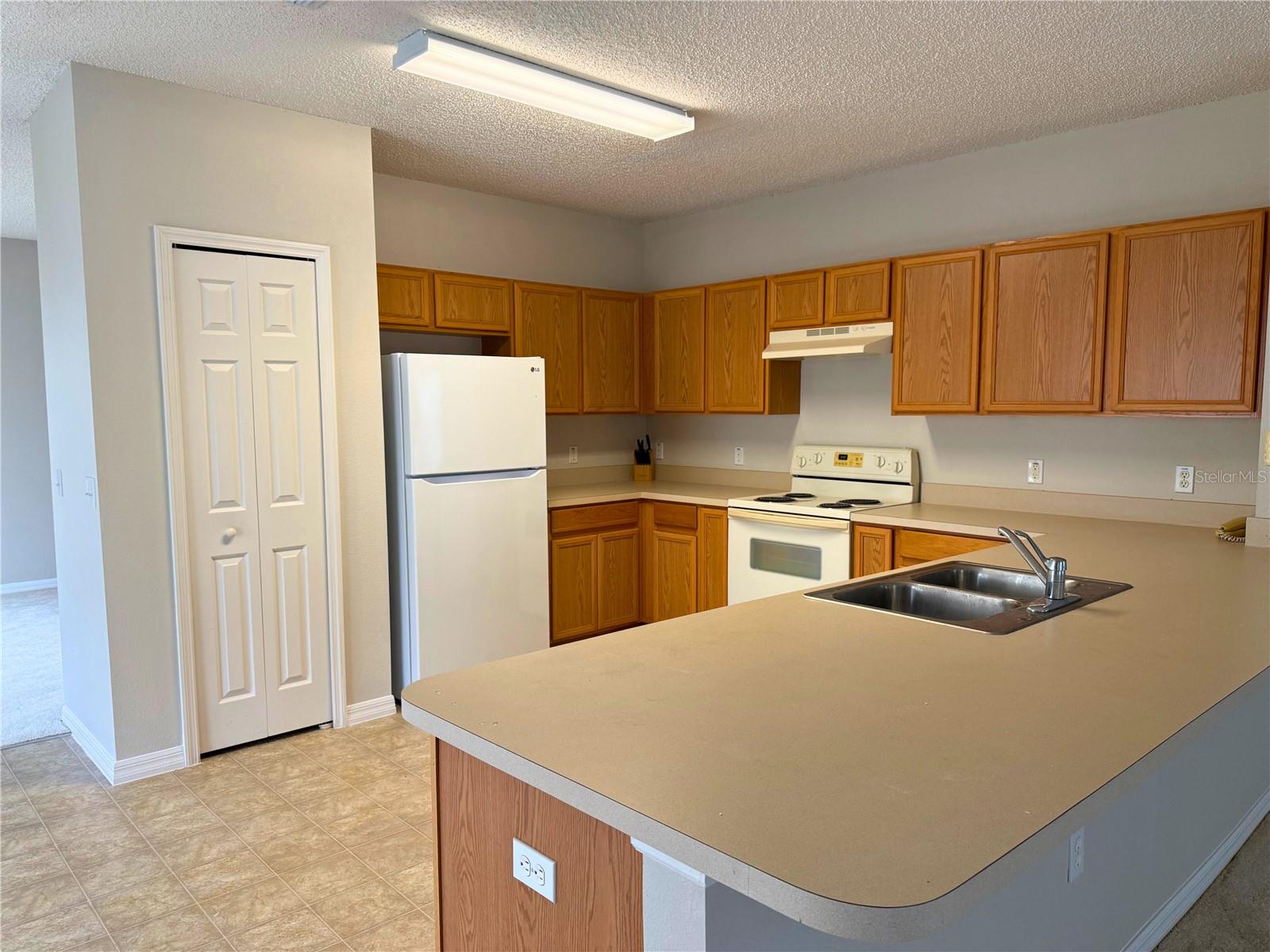 Image 7 of 27 For 1964 Michigan Court