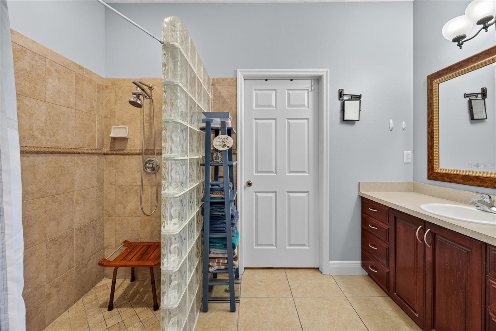 Image 28 of 62 For 3229 Gardner Oaks Lane