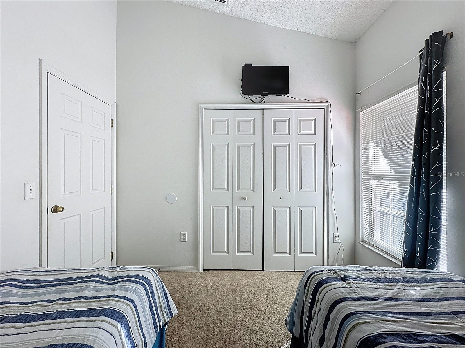 Image 33 of 79 For 2680 Hemingway Avenue