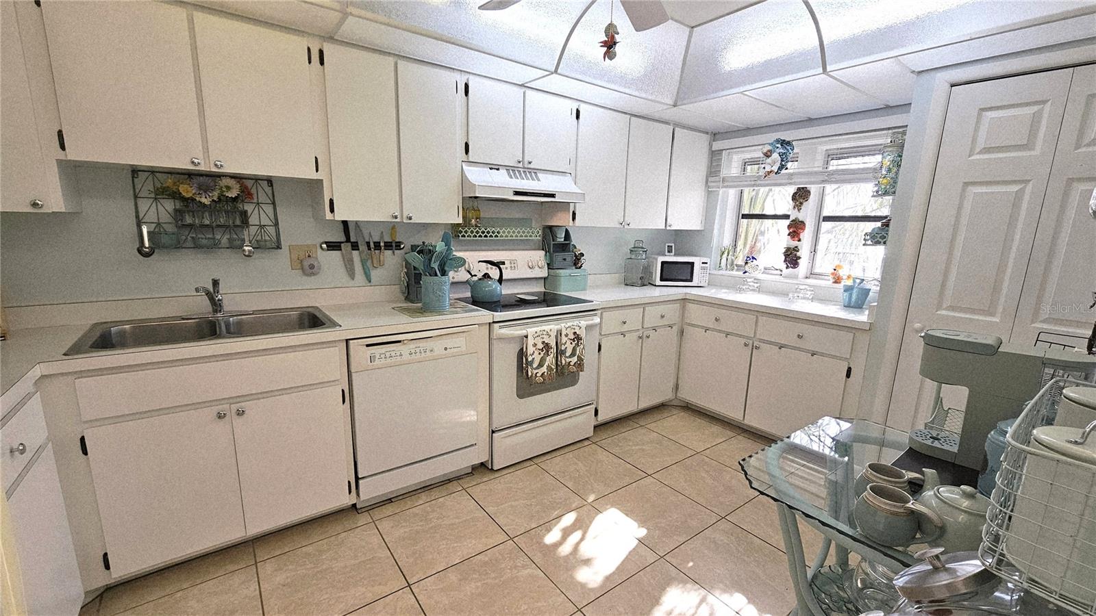 Image 4 of 20 For 93 Boundary Boulevard 303