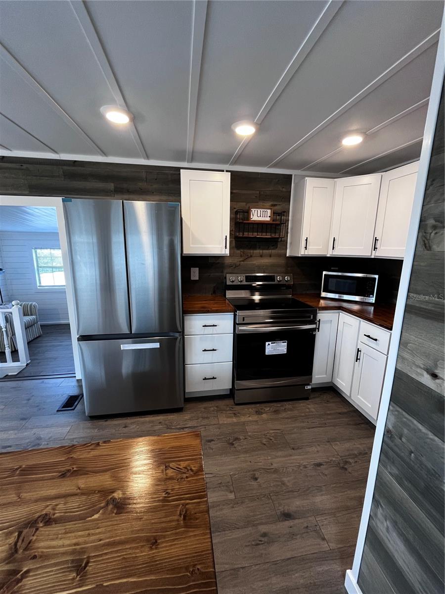 Image 23 of 57 For 9000 Us Highway 192 486