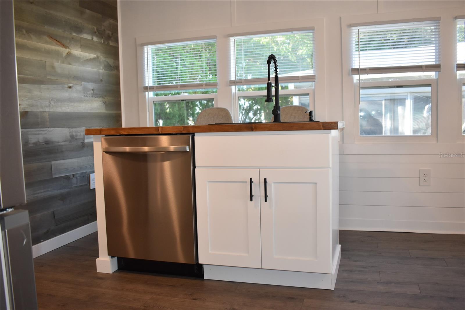 Image 25 of 57 For 9000 Us Highway 192 486