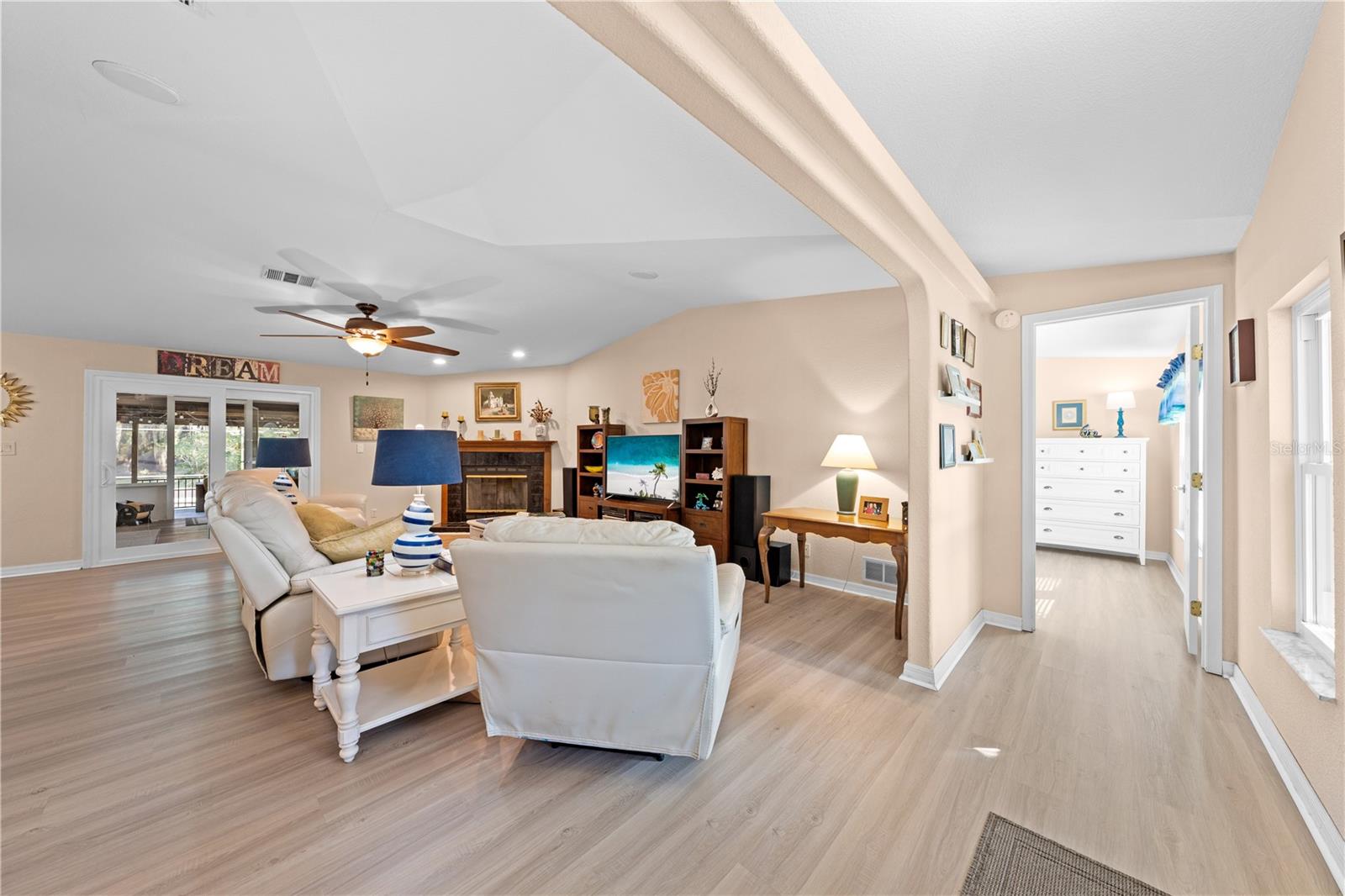 Image 20 of 57 For 2827 Godwin Road