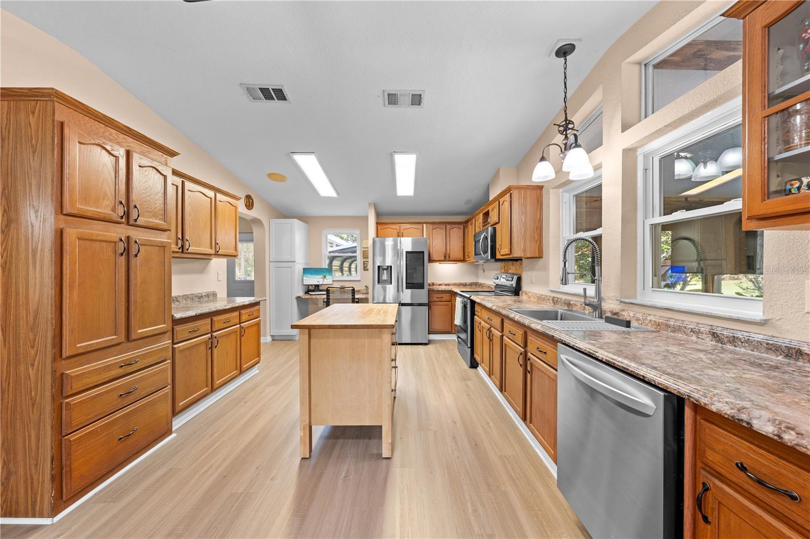 Image 35 of 57 For 2827 Godwin Road