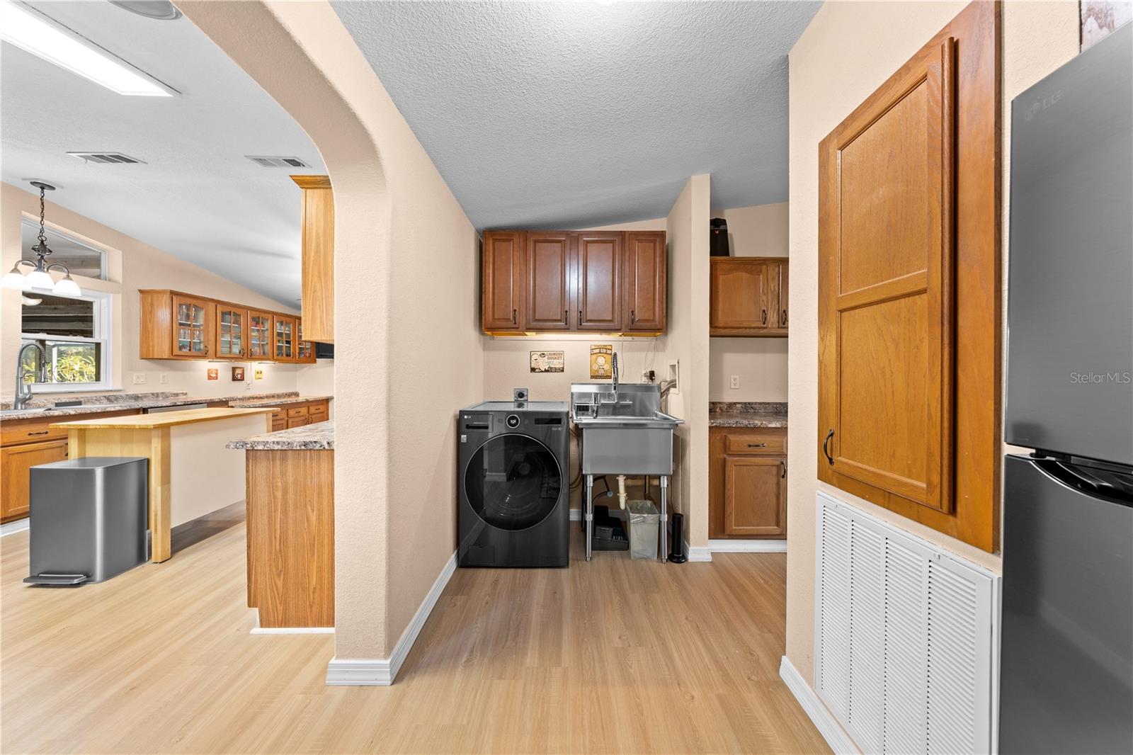 Image 43 of 57 For 2827 Godwin Road