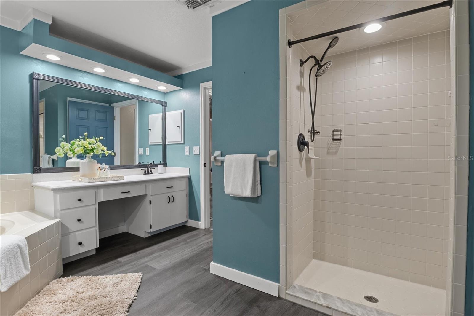 Image 26 of 51 For 5029 River Lake Road