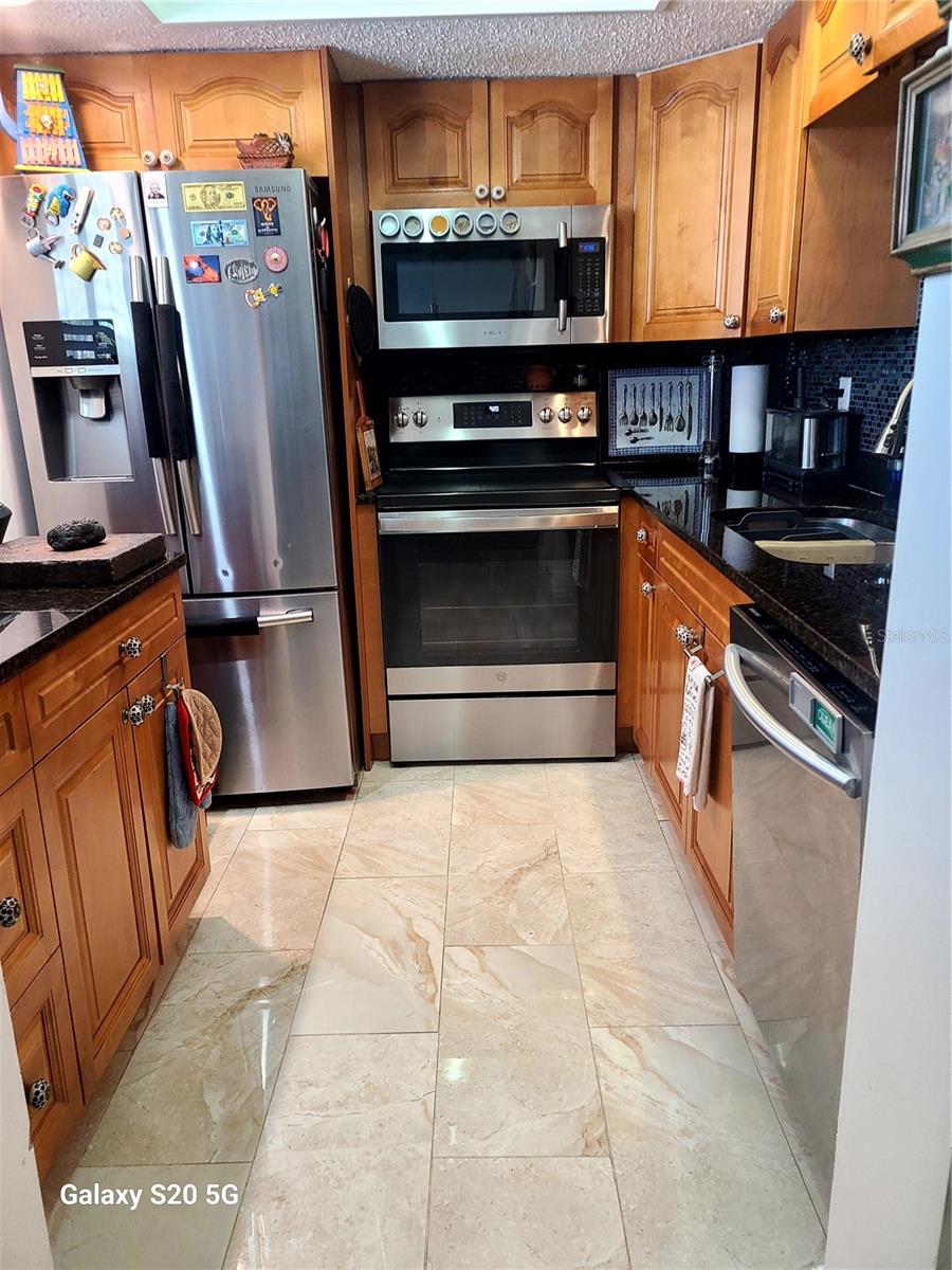 Image 21 of 45 For 6328 Newtown Circle 28a2