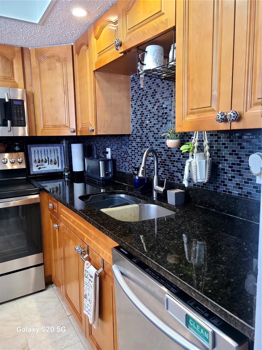 Image 25 of 45 For 6328 Newtown Circle 28a2