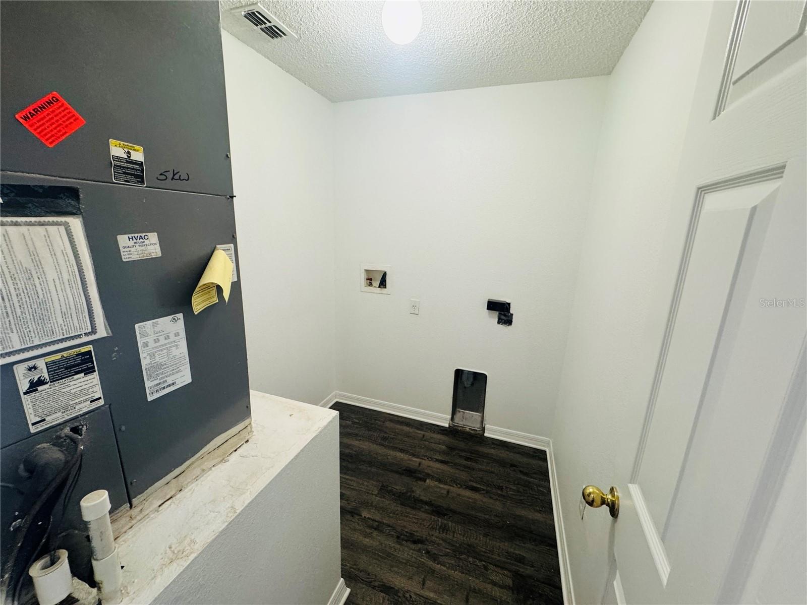 Image 10 of 21 For 408 Ohio Way