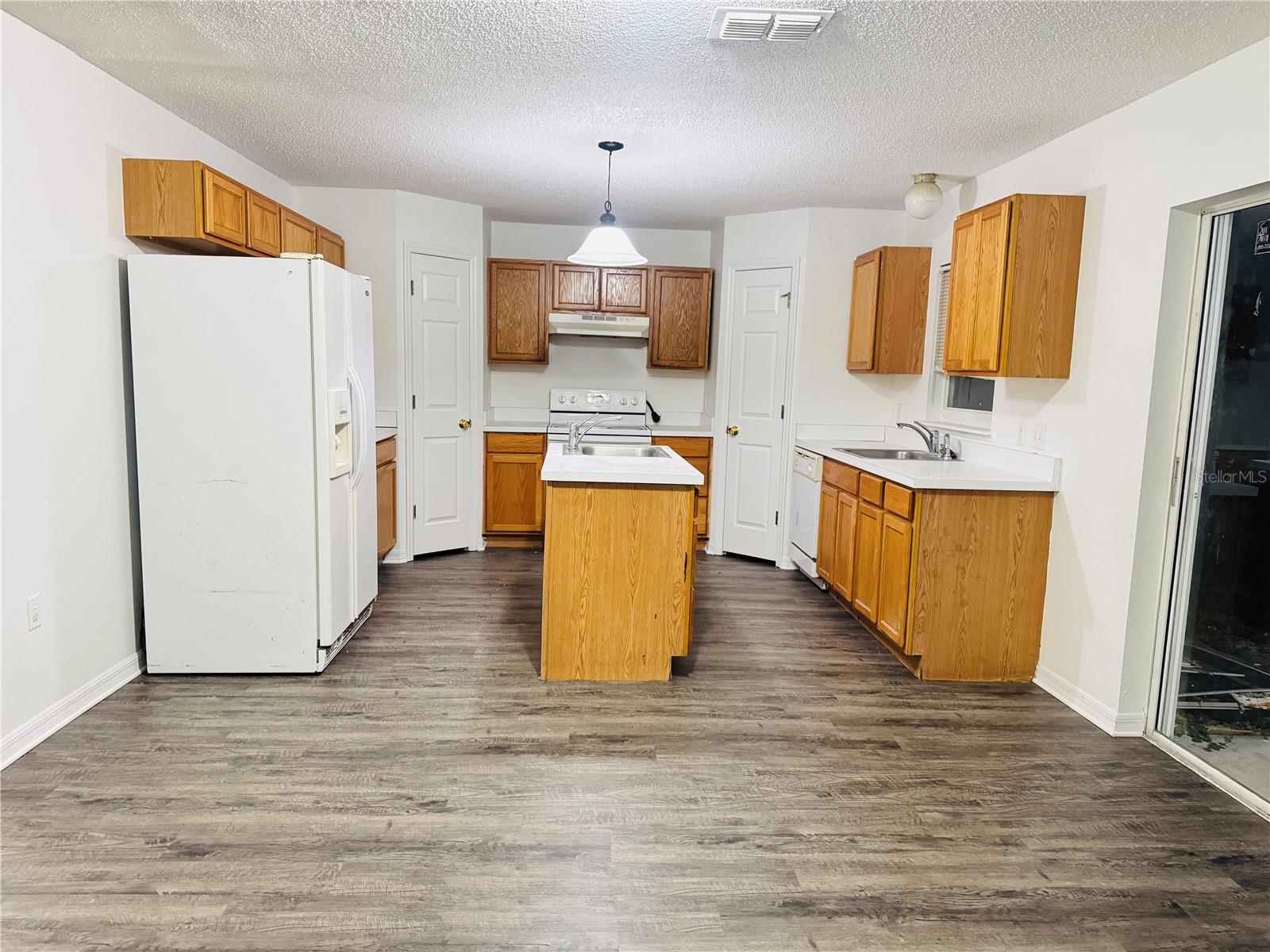 Image 8 of 21 For 408 Ohio Way