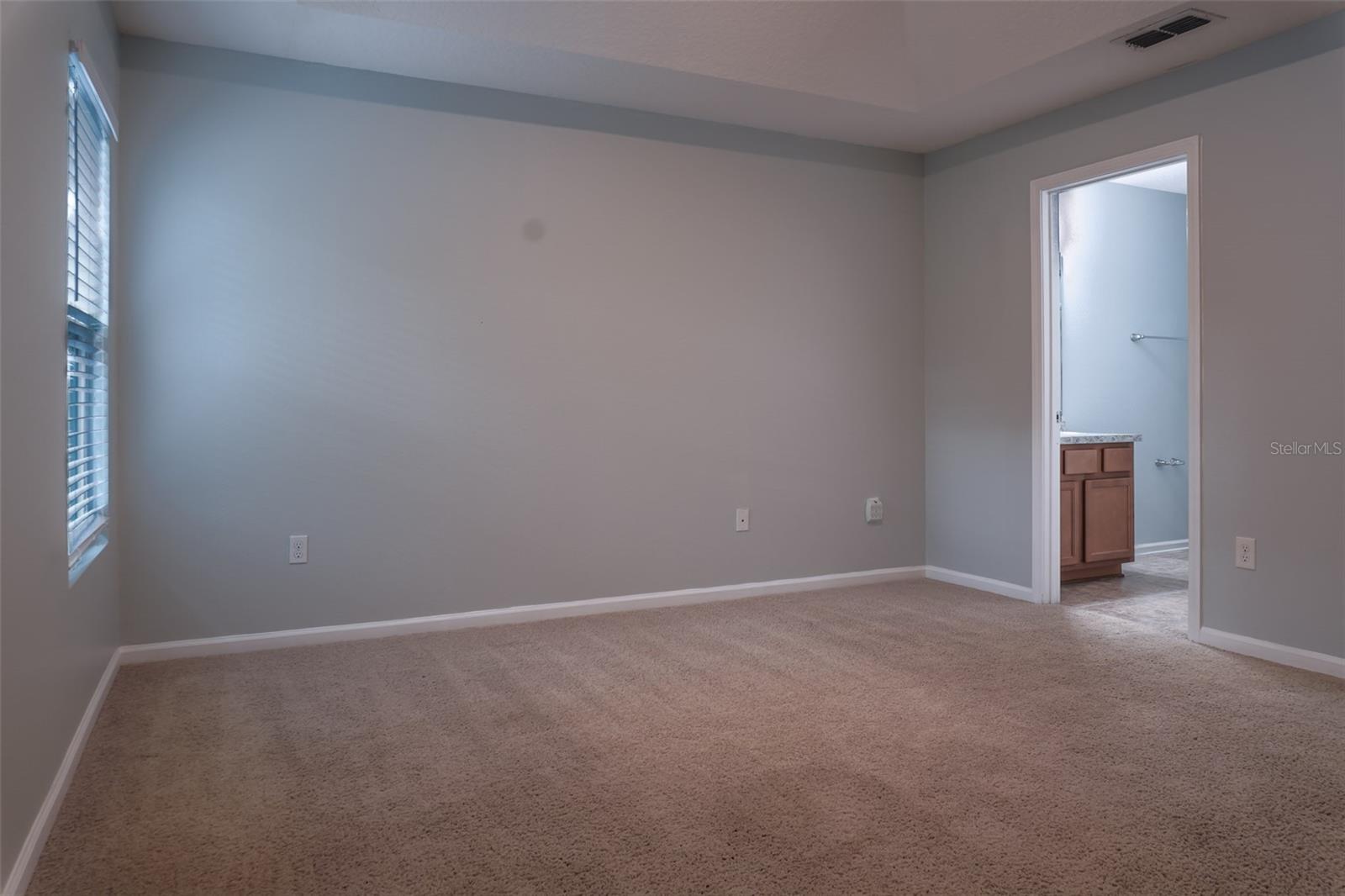 Image 7 of 20 For 241 Aberdeenshire Drive