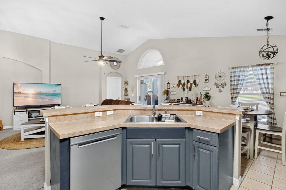 Image 8 of 37 For 4806 Cumbrian Lakes Drive