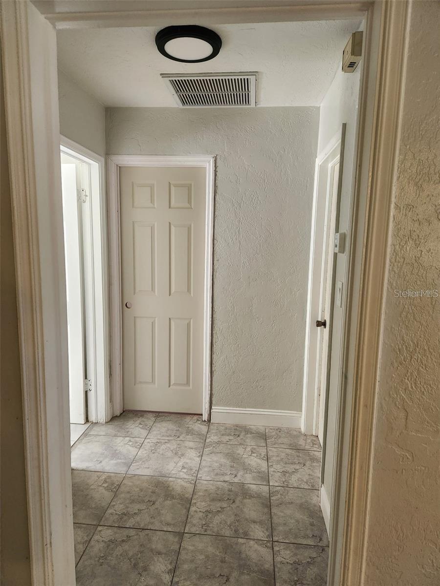 Image 14 of 20 For 843 Wessex Place