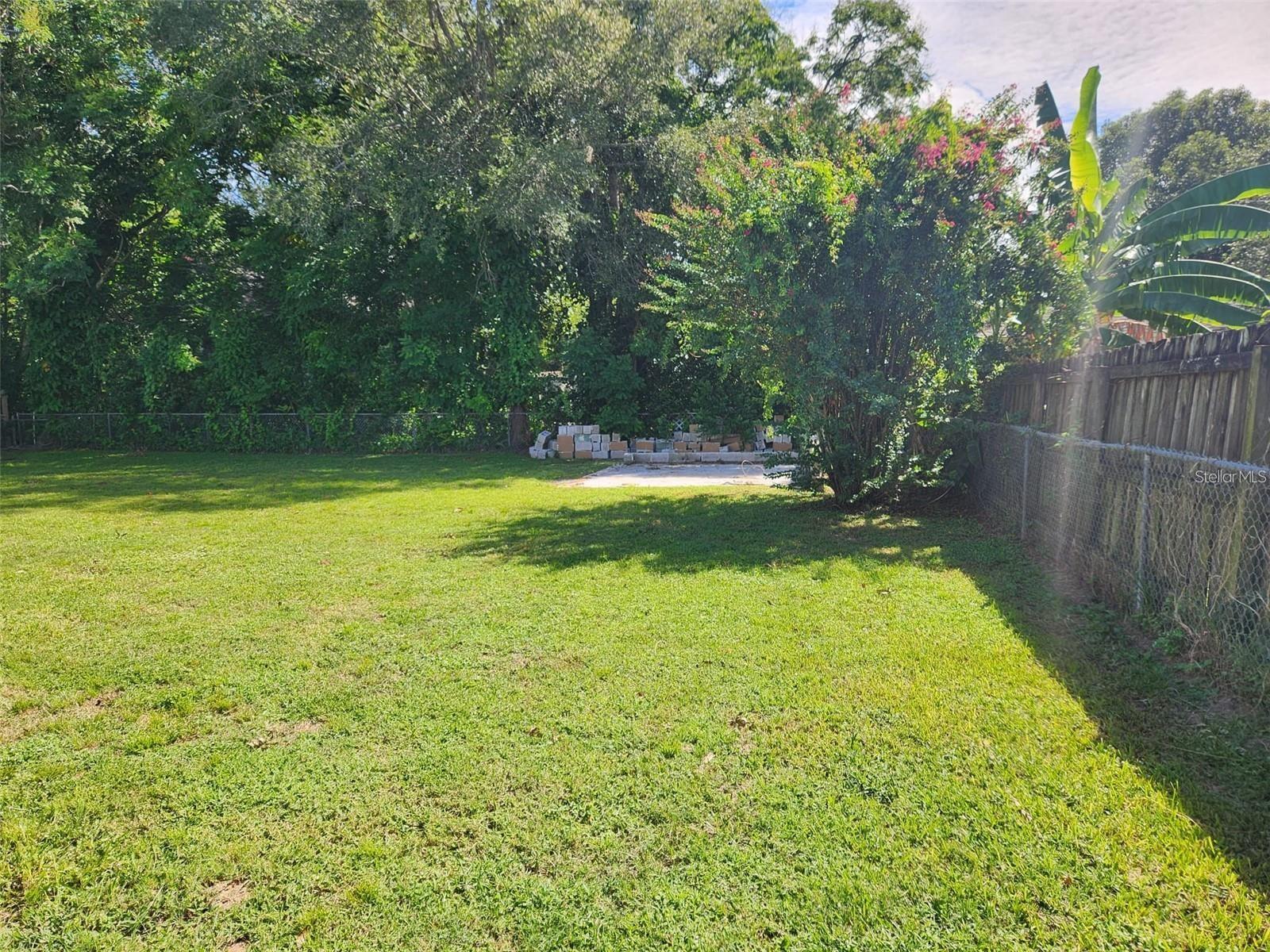 Image 18 of 20 For 843 Wessex Place