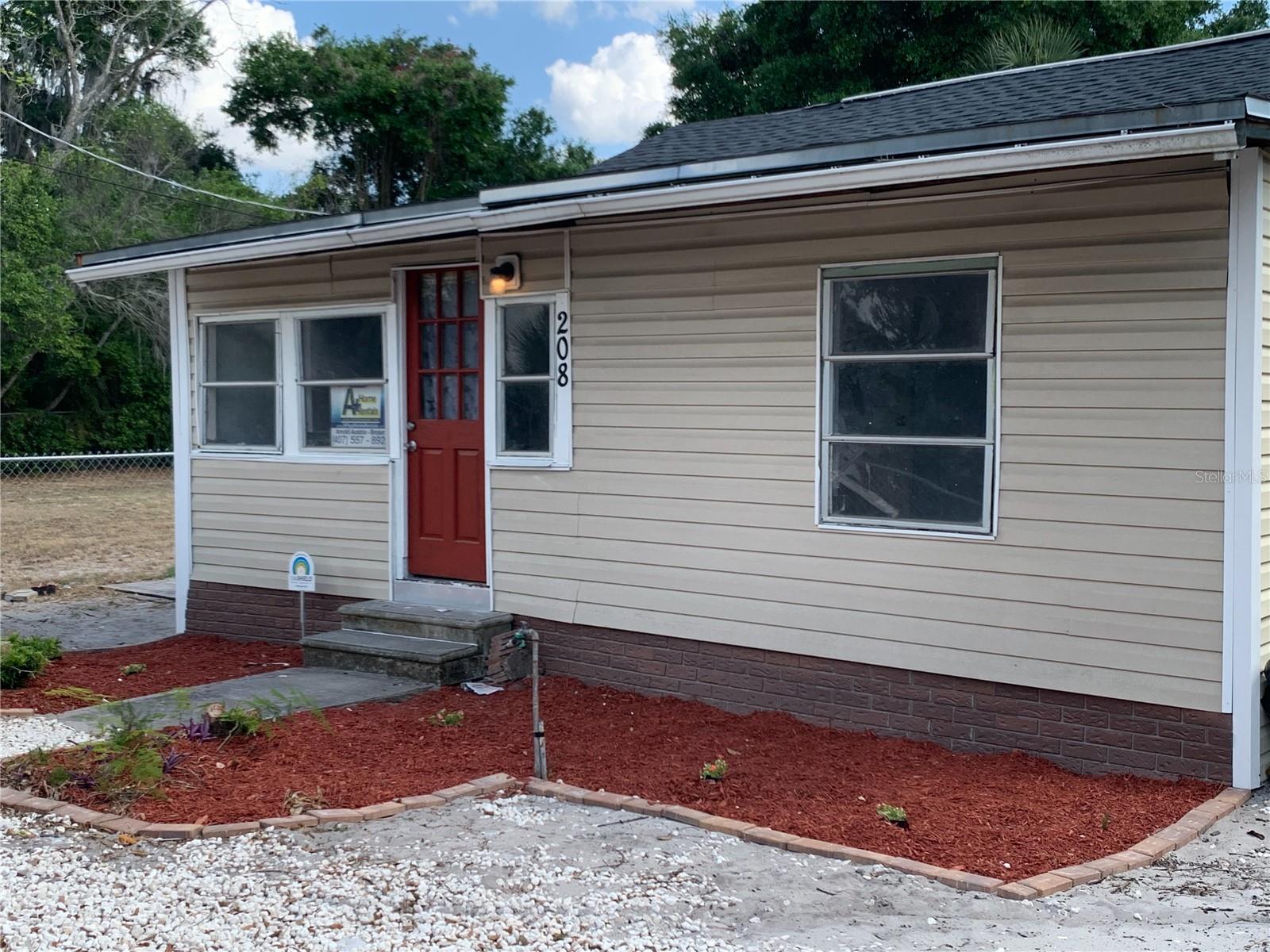 Image 4 of 14 For 208 Sears Avenue Ne