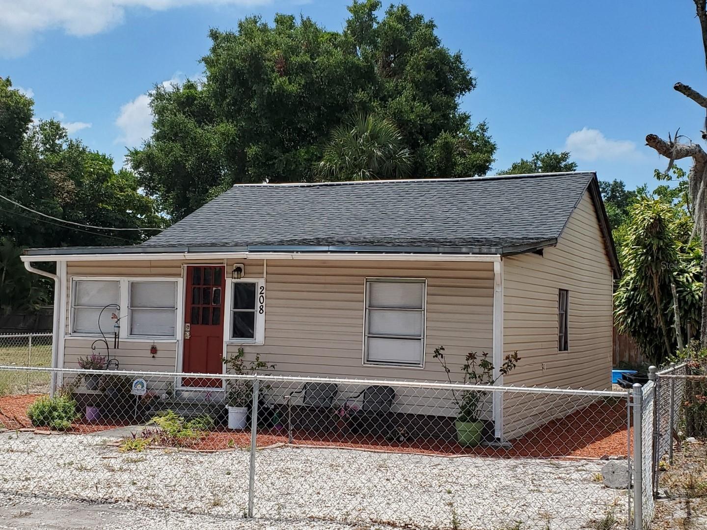 Image 7 of 14 For 208 Sears Avenue Ne