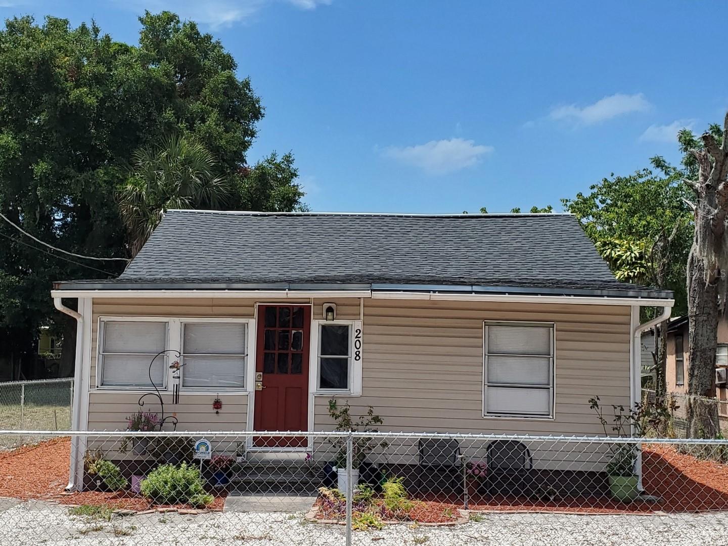 Image 8 of 14 For 208 Sears Avenue Ne