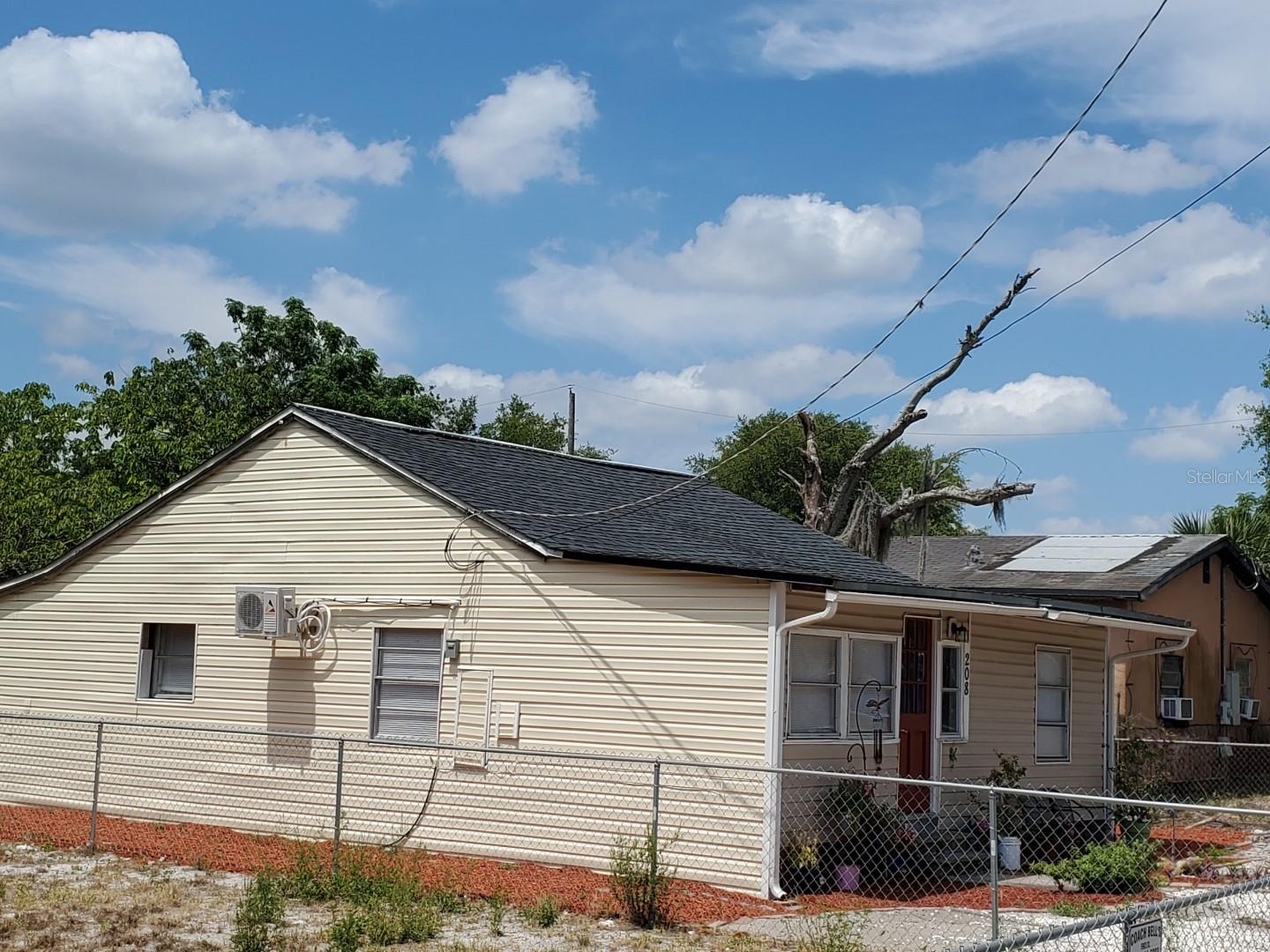 Image 9 of 14 For 208 Sears Avenue Ne