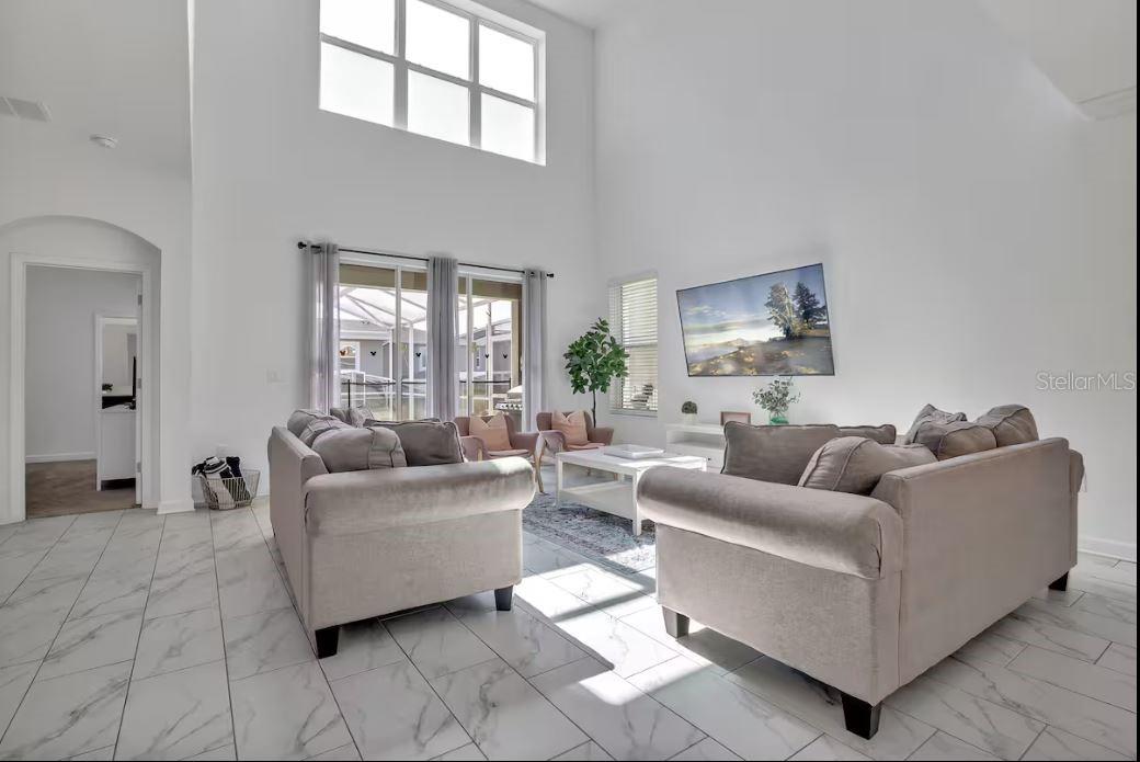 Image 3 of 26 For 1025 Leader Street