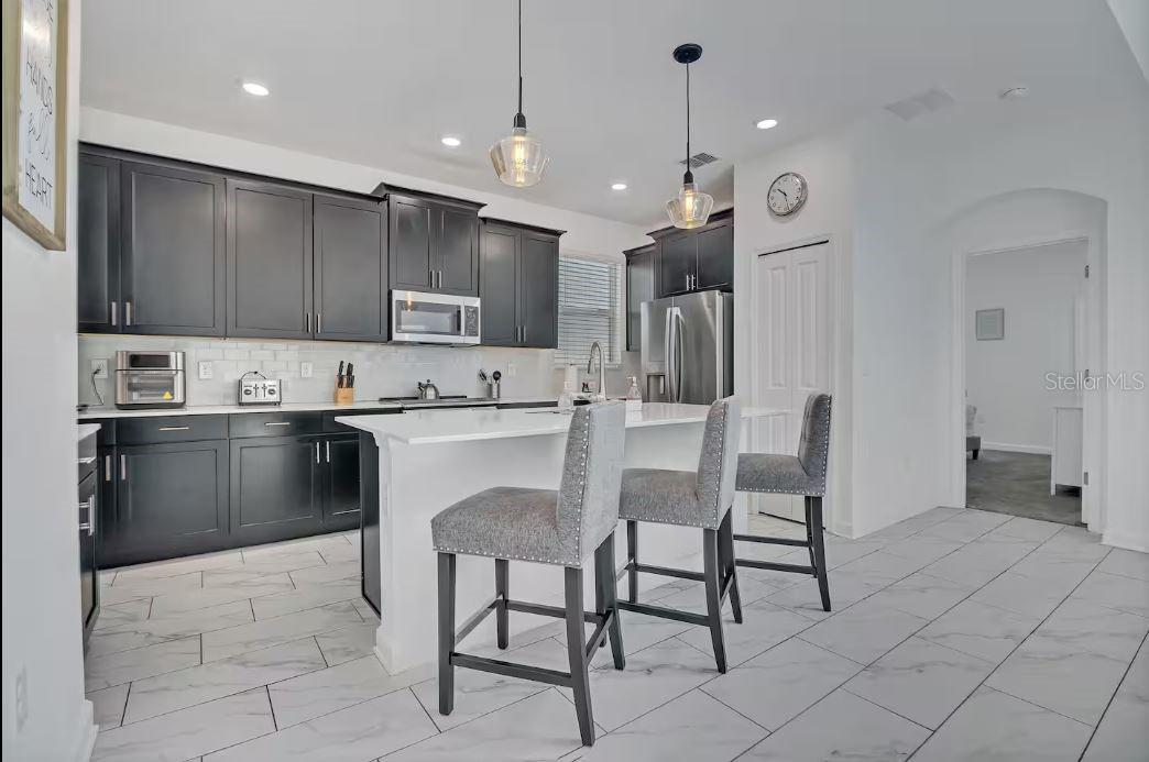 Image 6 of 26 For 1025 Leader Street