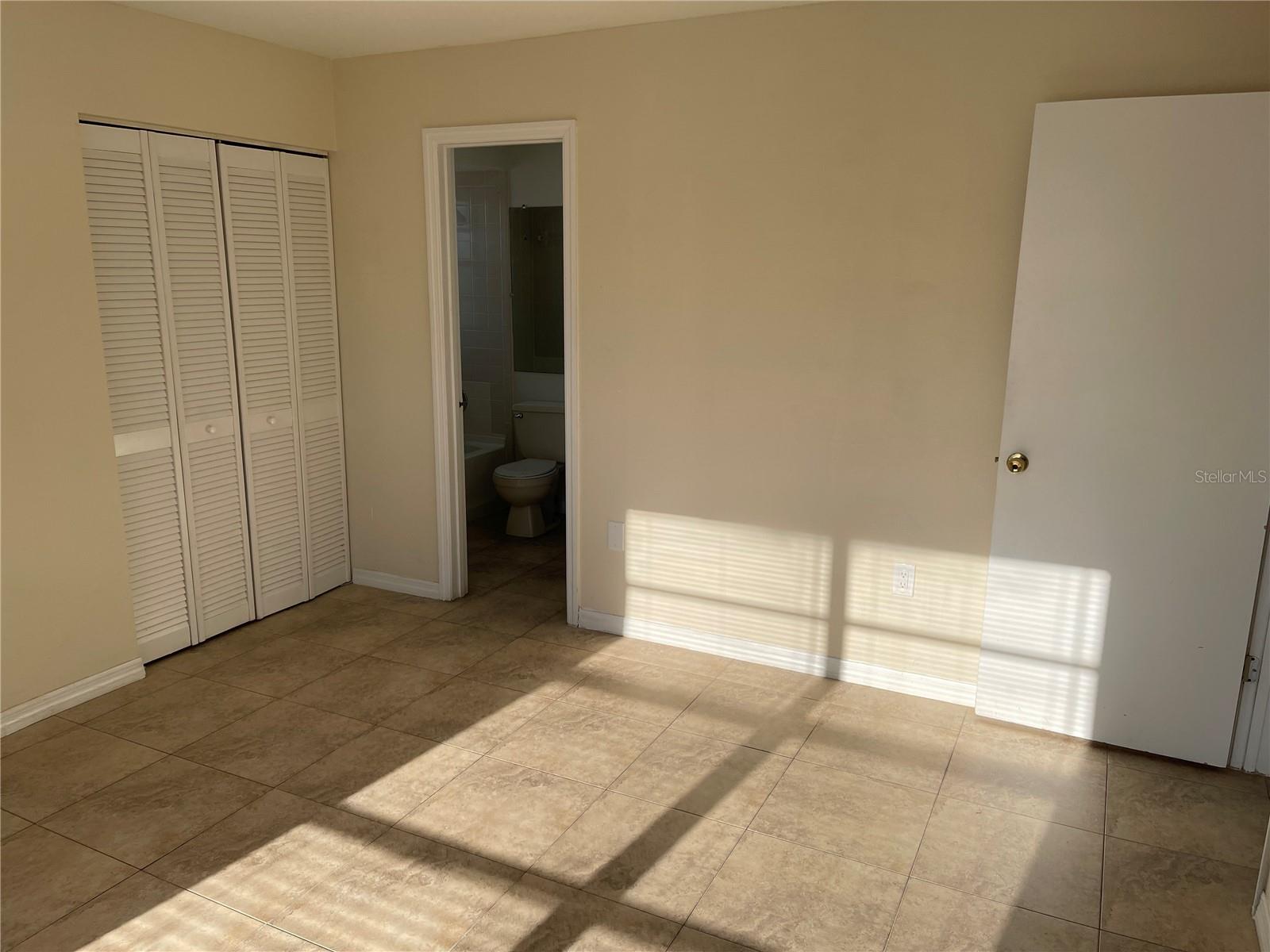 Image 10 of 25 For 325 Dundee Drive