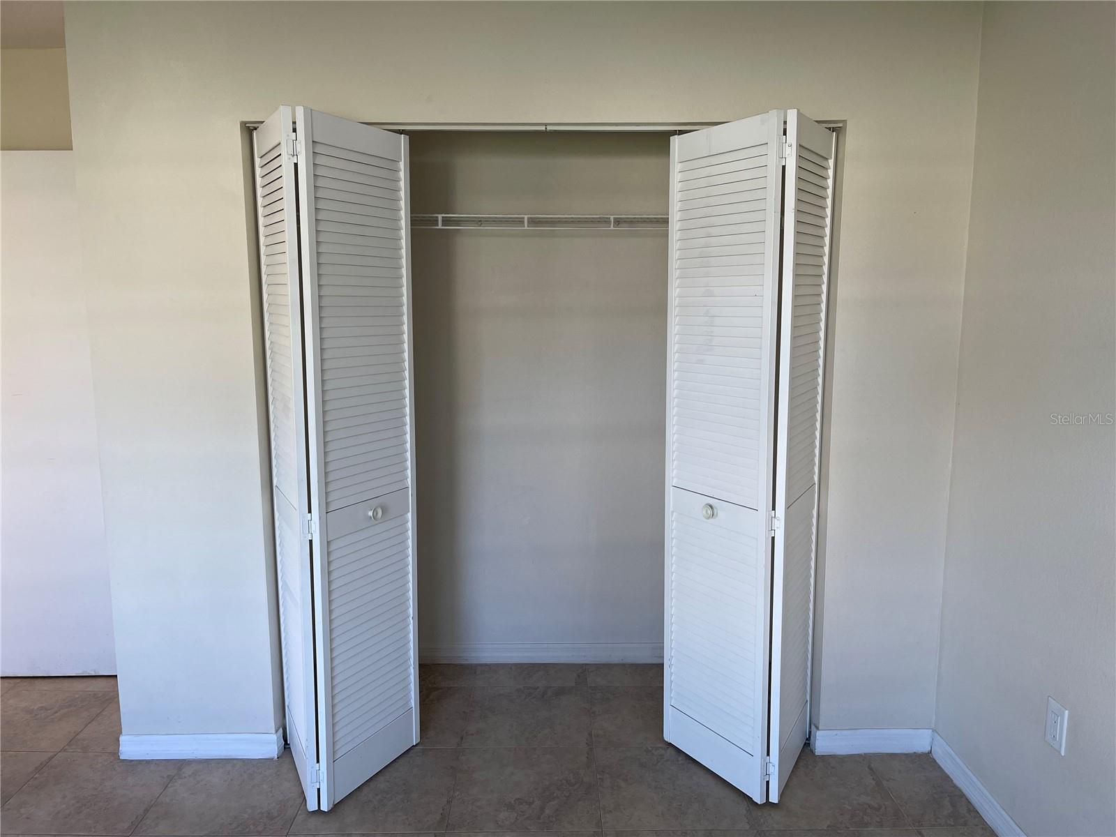 Image 15 of 25 For 325 Dundee Drive