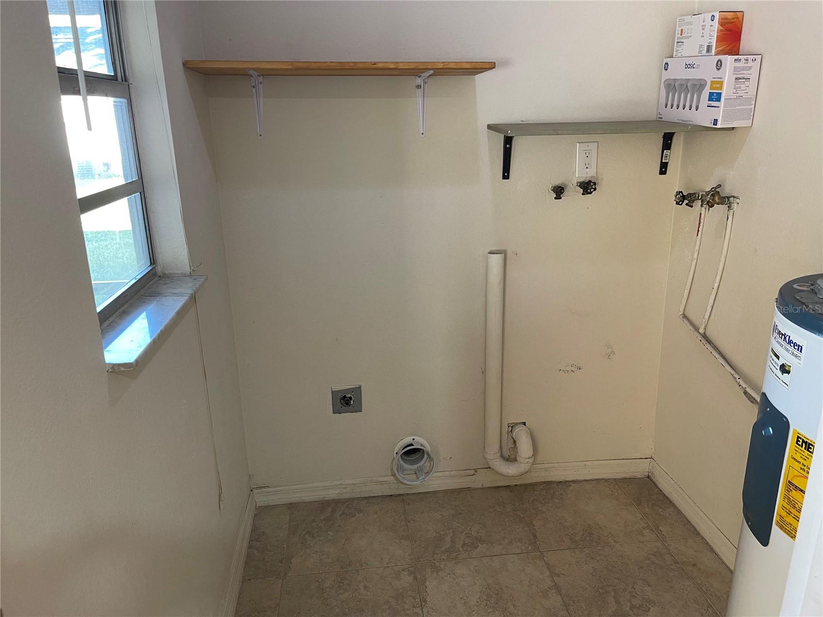 Image 22 of 25 For 325 Dundee Drive