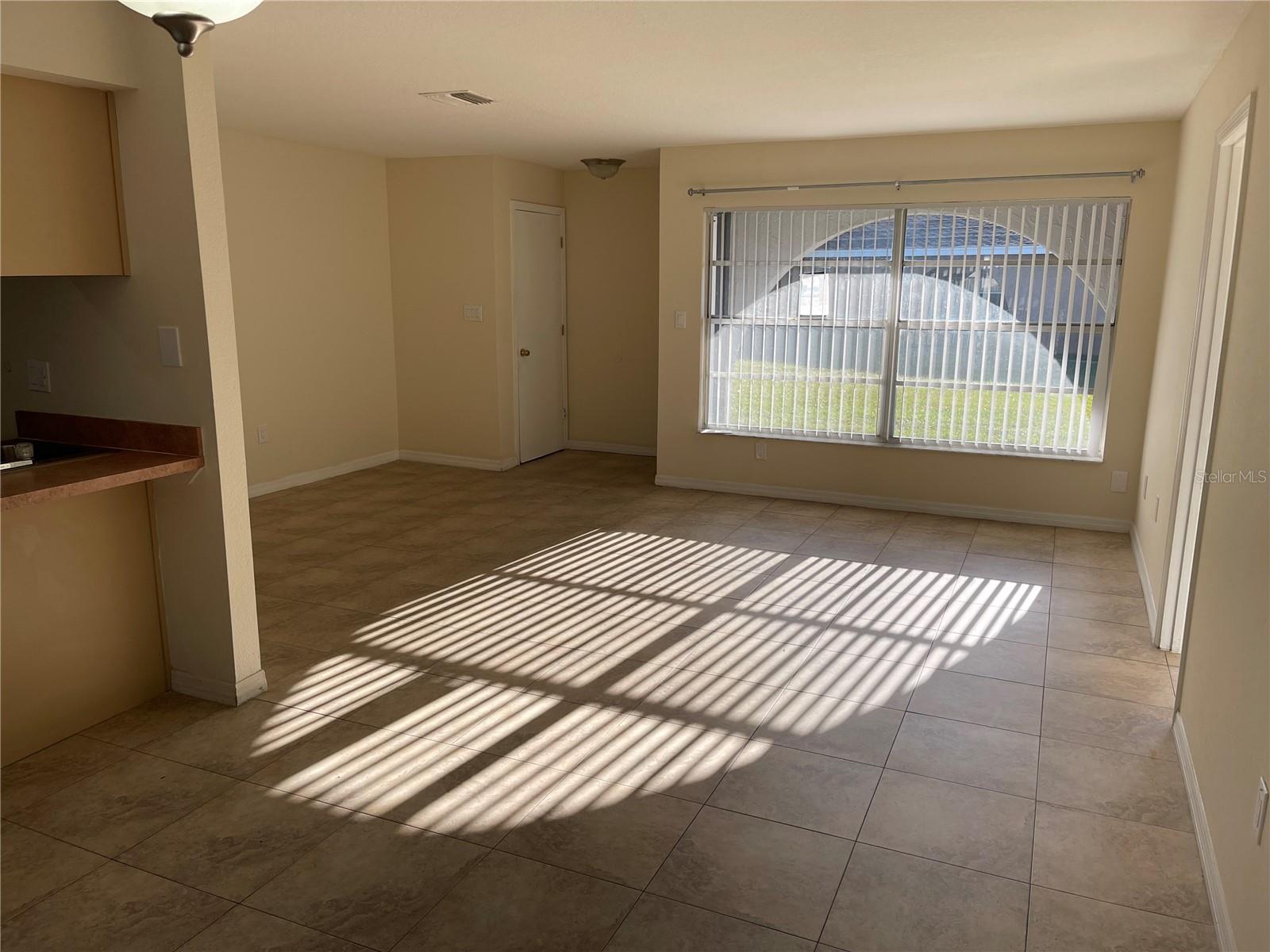 Image 5 of 25 For 325 Dundee Drive