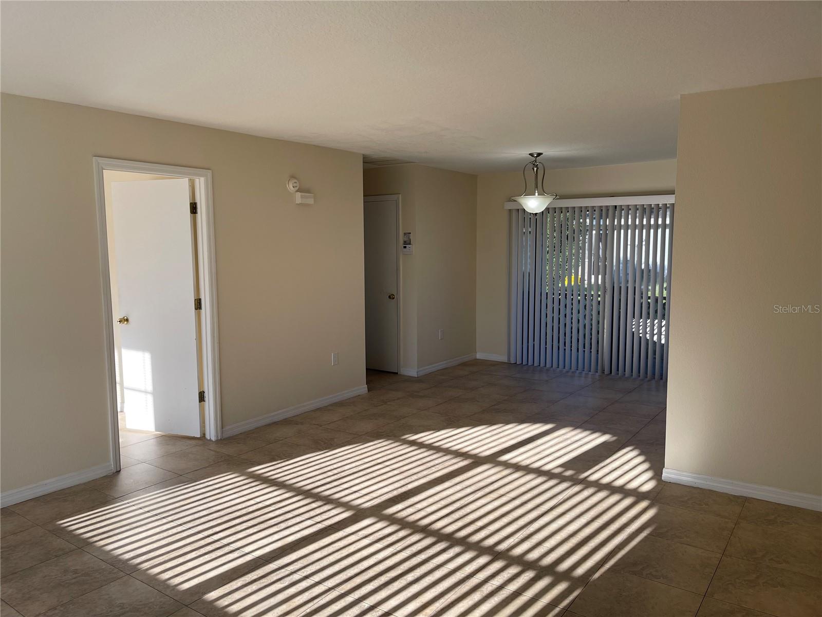 Image 6 of 25 For 325 Dundee Drive