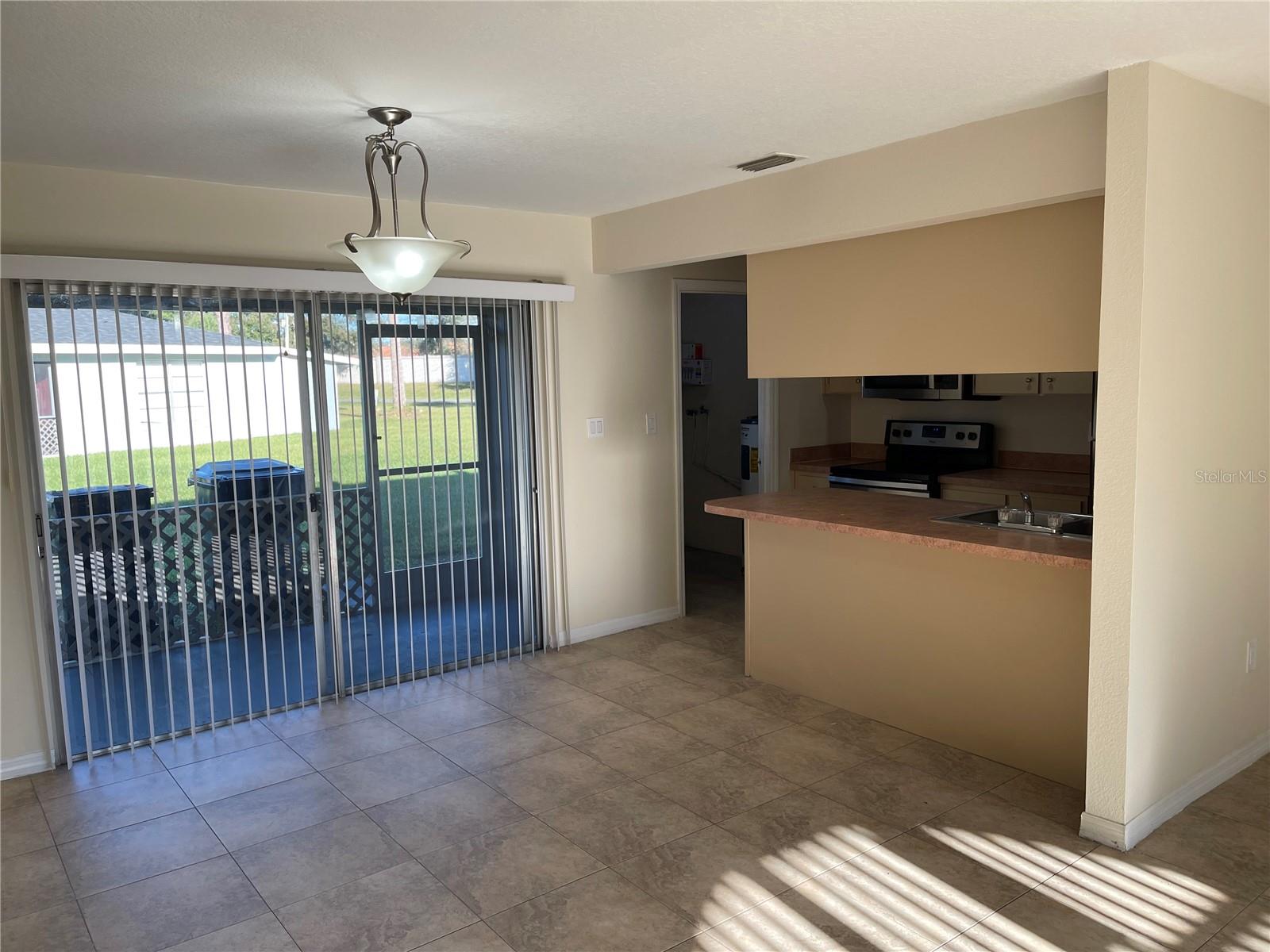 Image 7 of 25 For 325 Dundee Drive