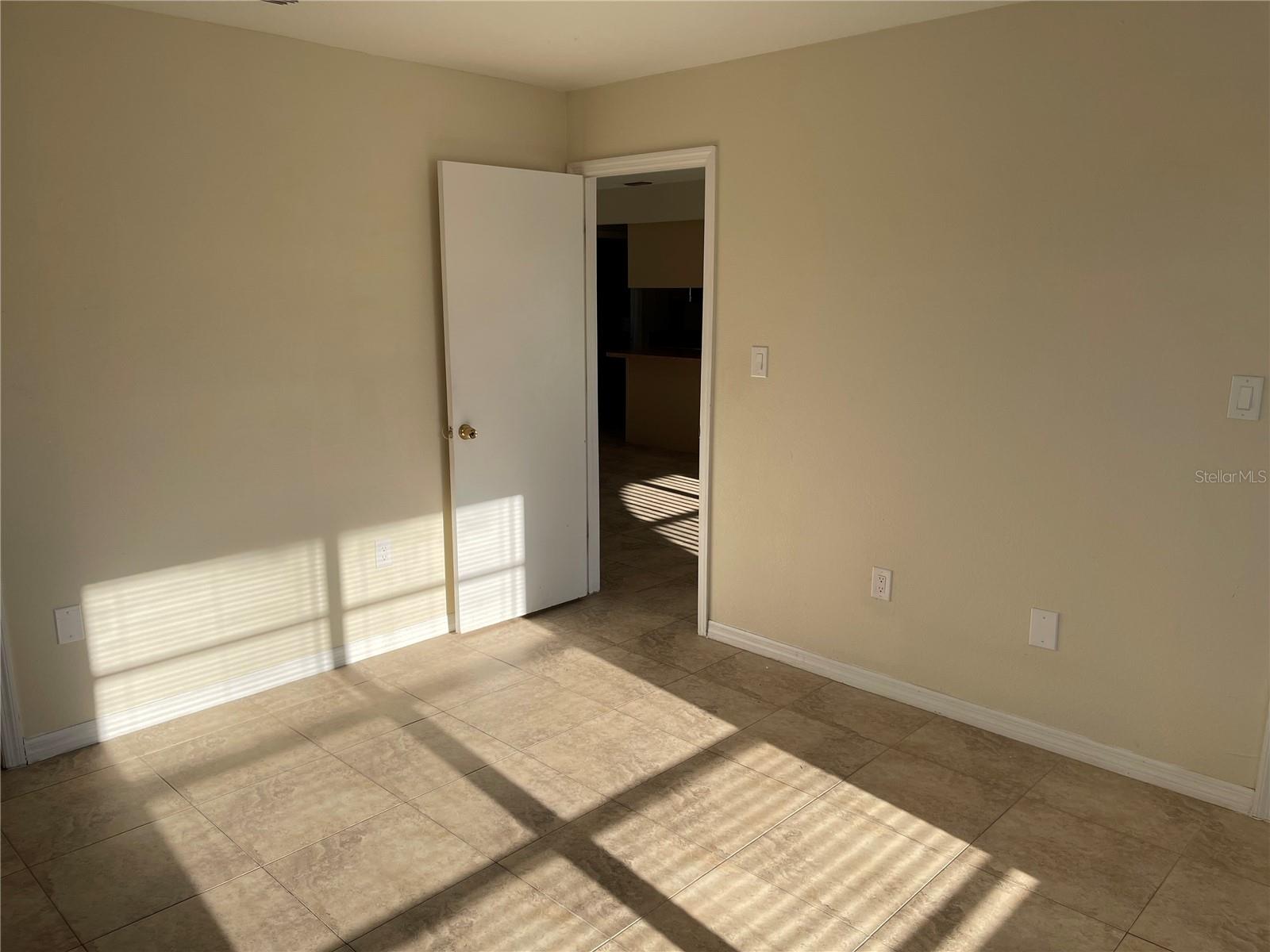 Image 9 of 25 For 325 Dundee Drive