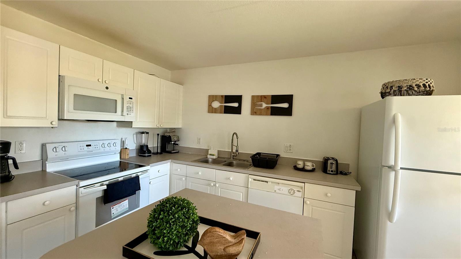 Image 3 of 21 For 2710 Club Cortile Cir