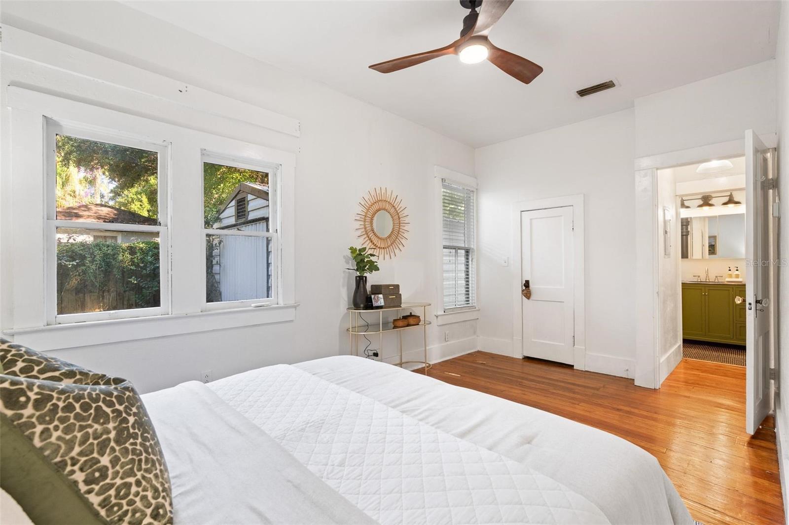 Image 14 of 35 For 12 Forest Avenue