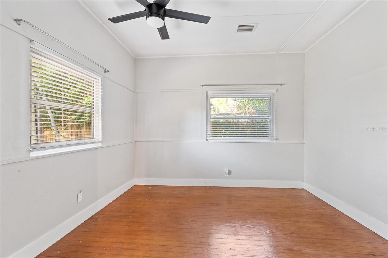 Image 16 of 35 For 12 Forest Avenue