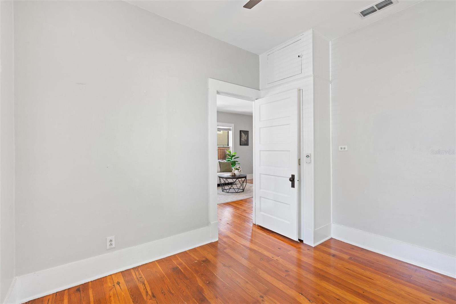 Image 18 of 35 For 12 Forest Avenue